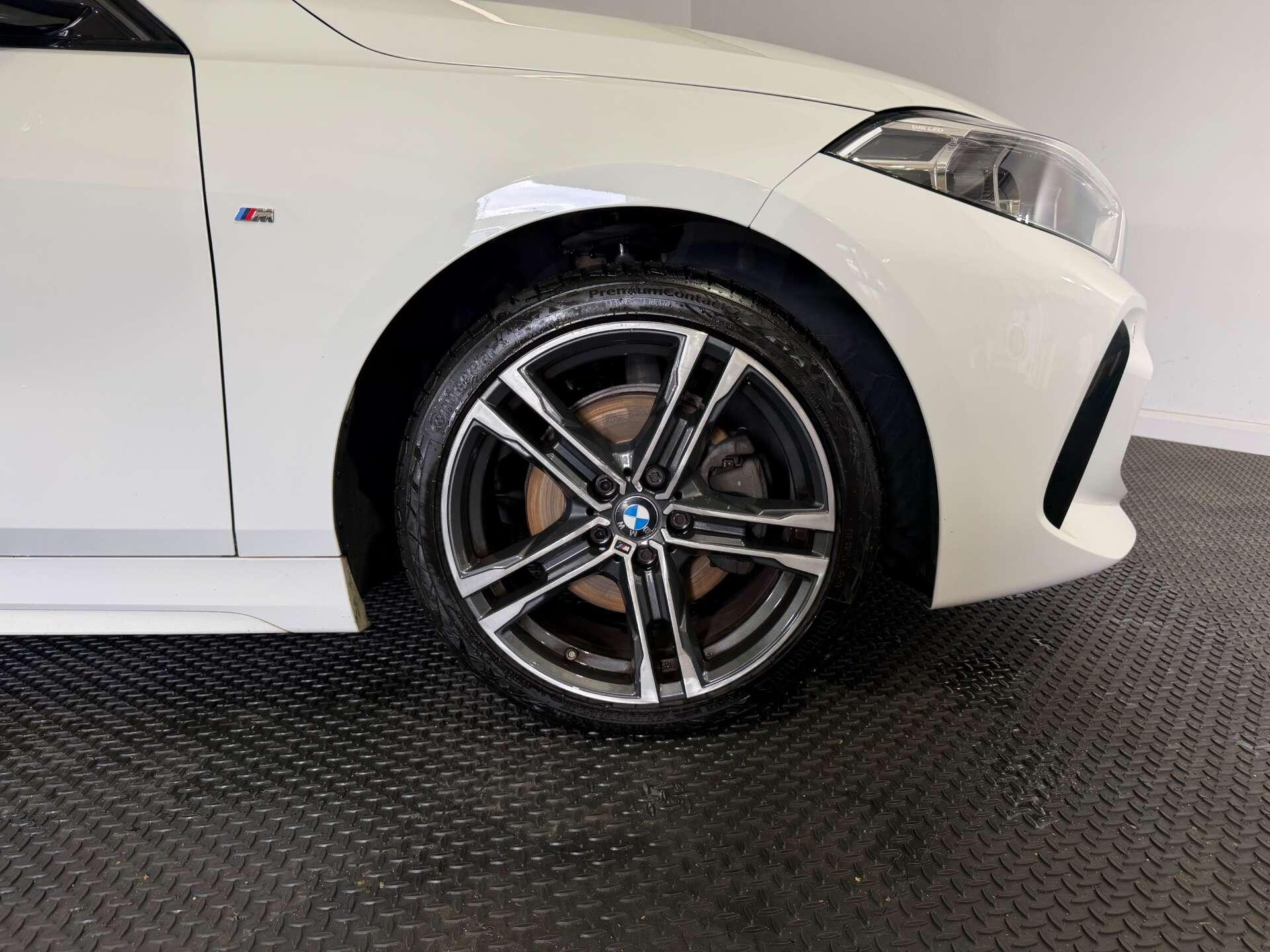 BMW 1 Series view 64