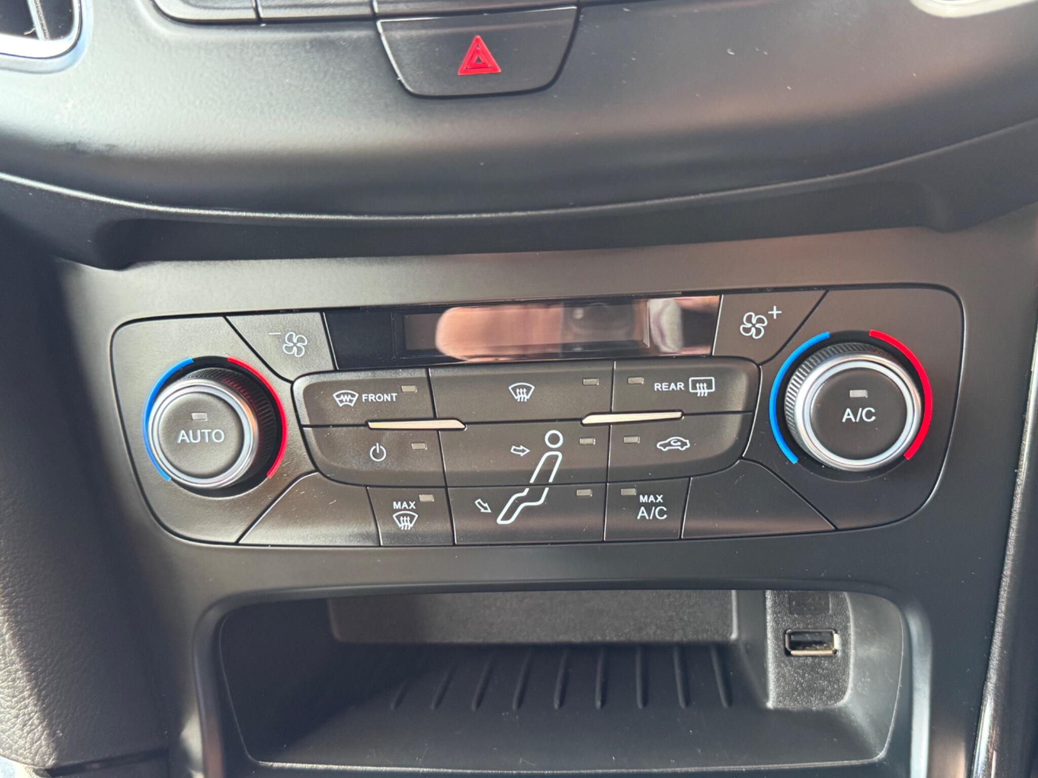 Ford Focus view 27