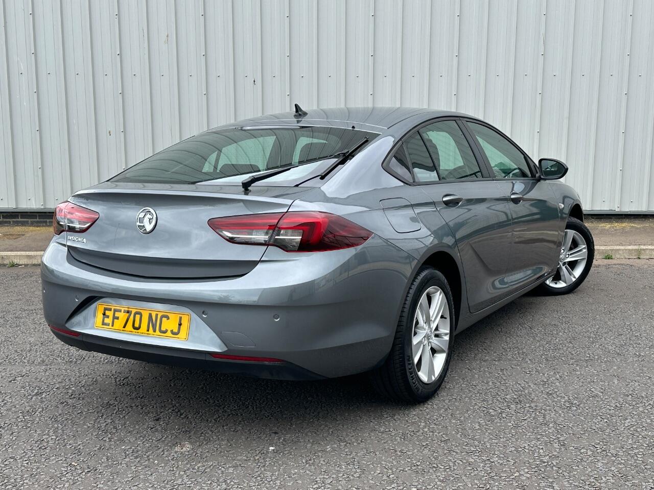 Vauxhall Insignia view 3