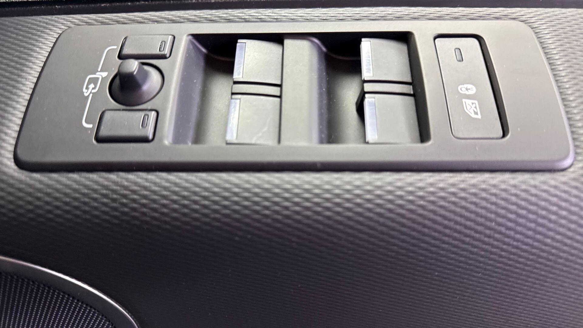 Land Rover Discovery view 22