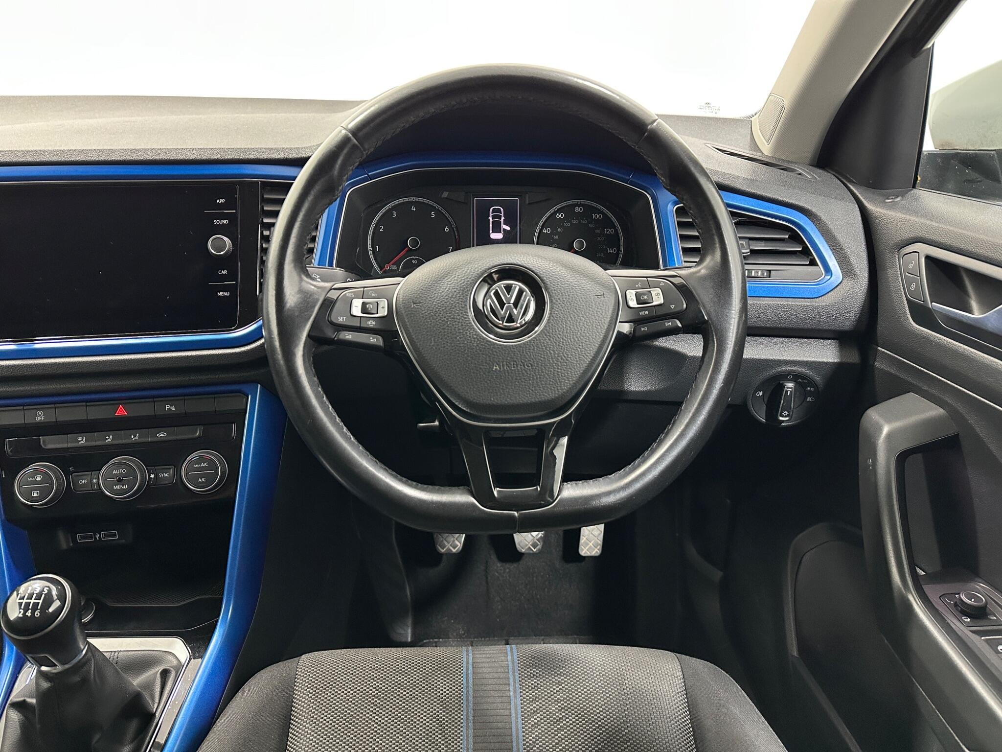Volkswagen T-Roc view 13