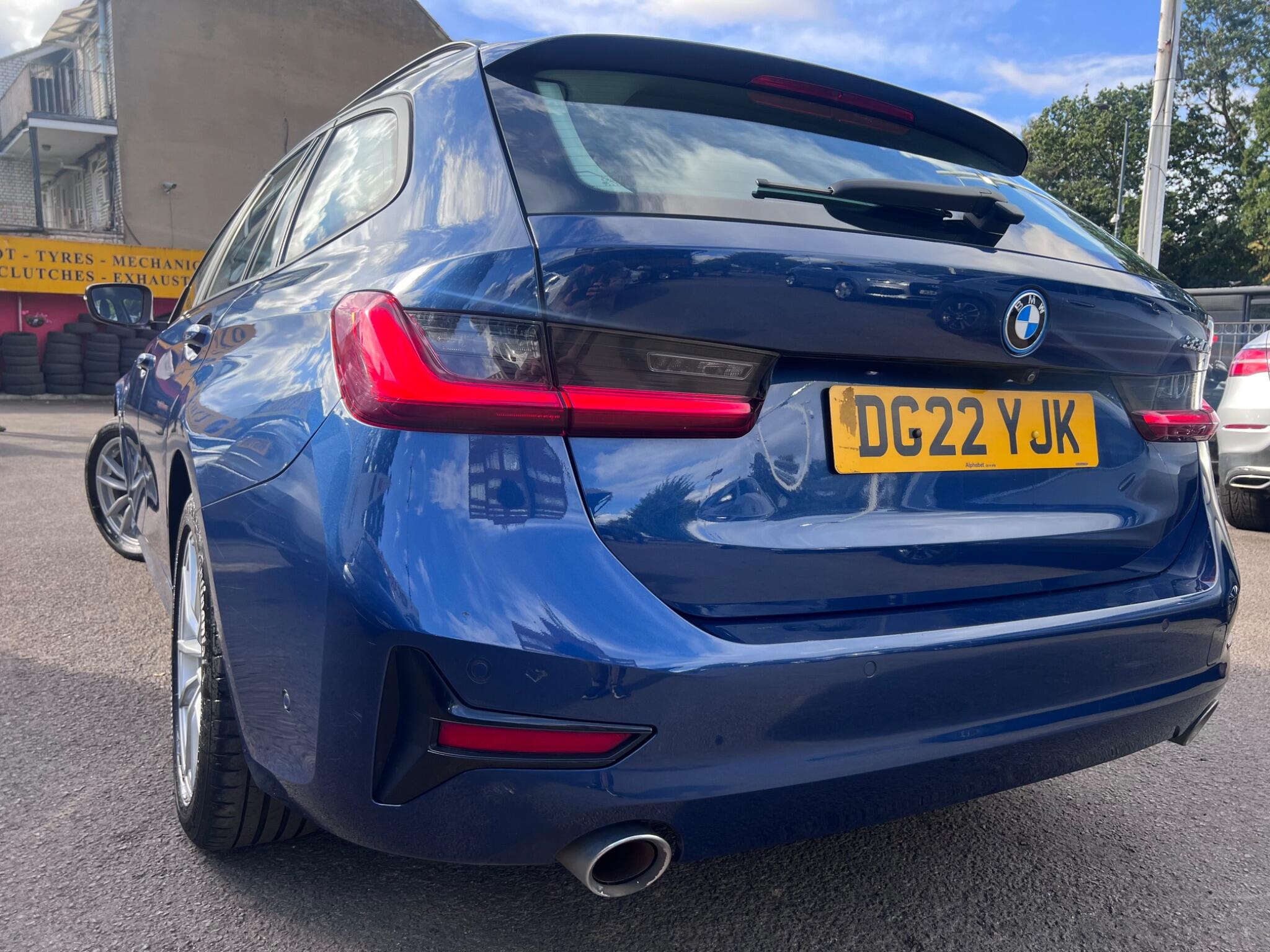 BMW 3 Series view 15