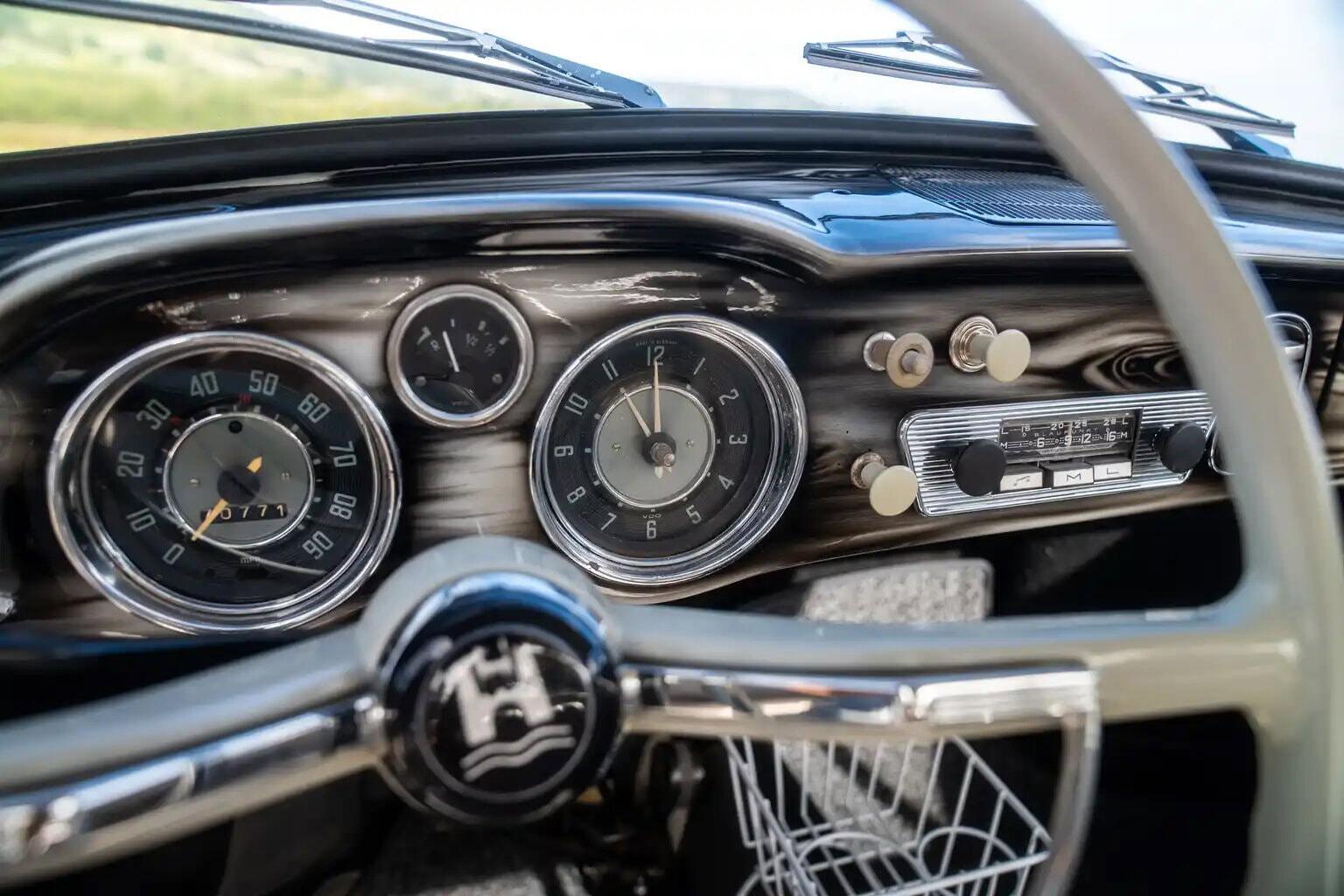 Volkswagen Volkswagen Karmann view 24
