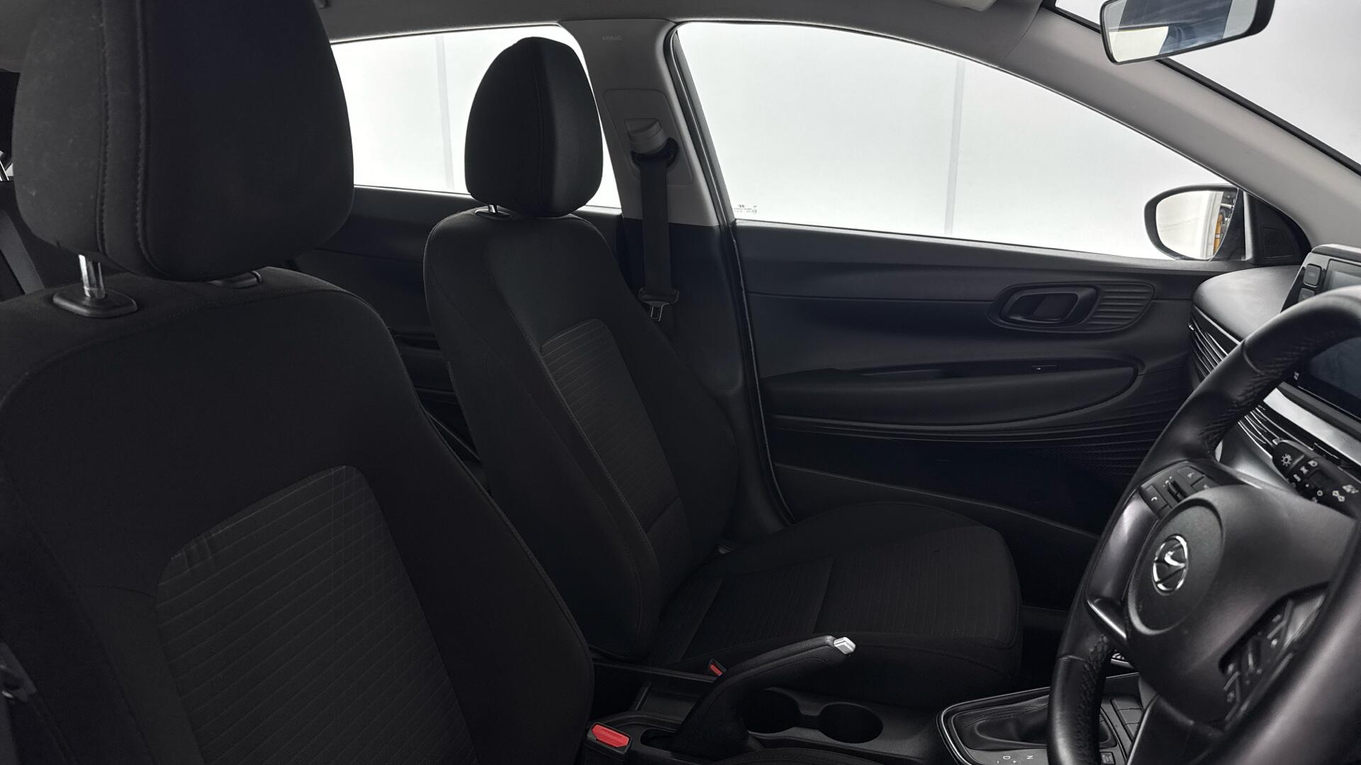 Hyundai i20 view 16