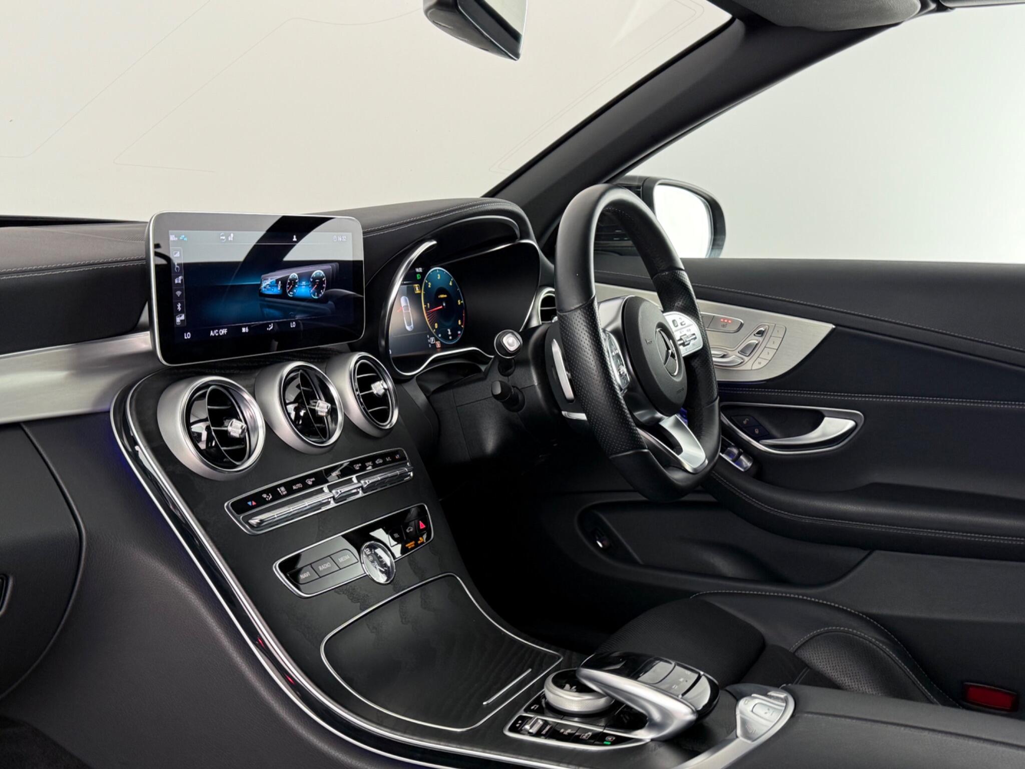 Mercedes-Benz C-Class view 16