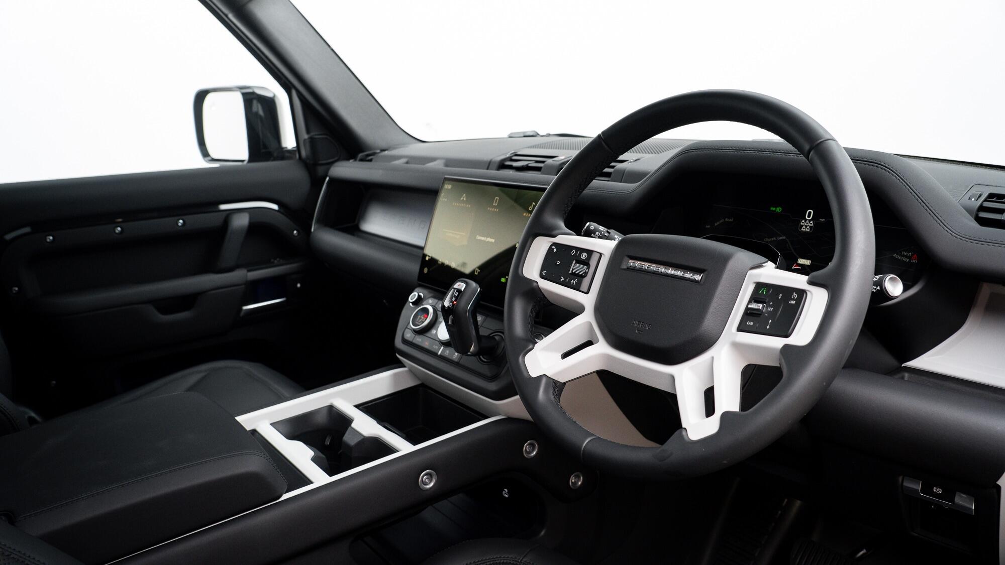 Land Rover Defender 110 view 35
