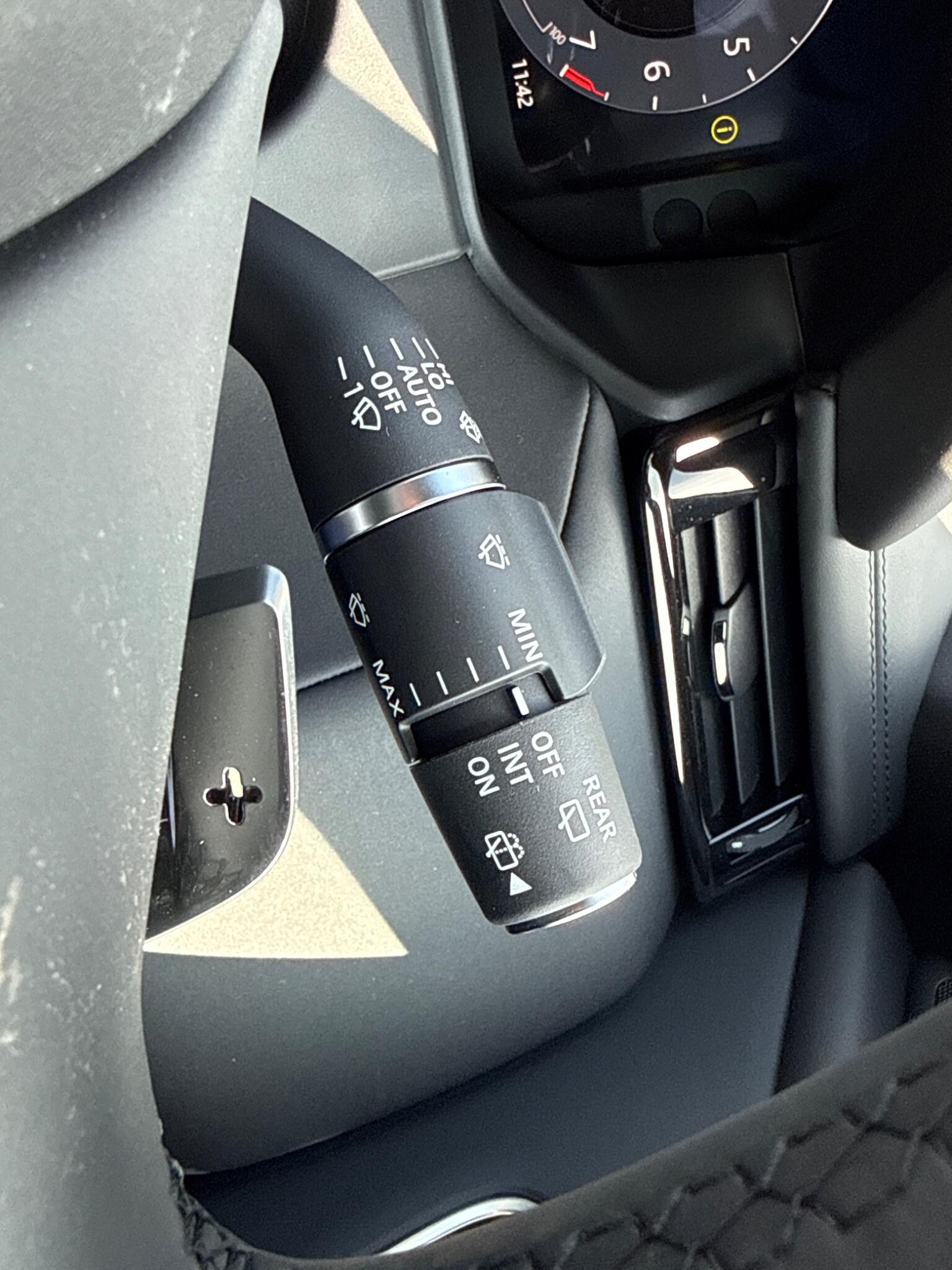Land Rover Range Rover Velar view 29