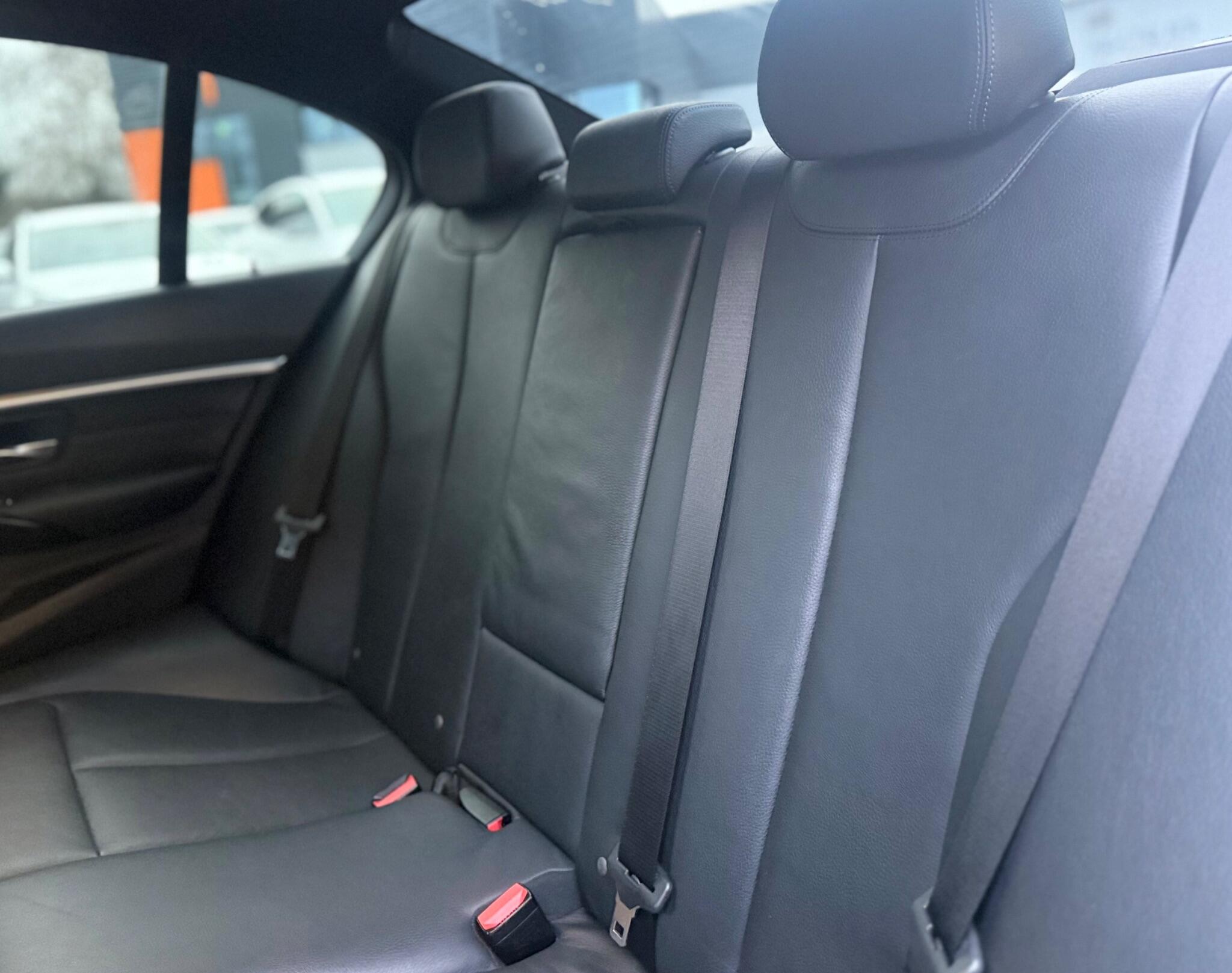 BMW 3 Series view 18