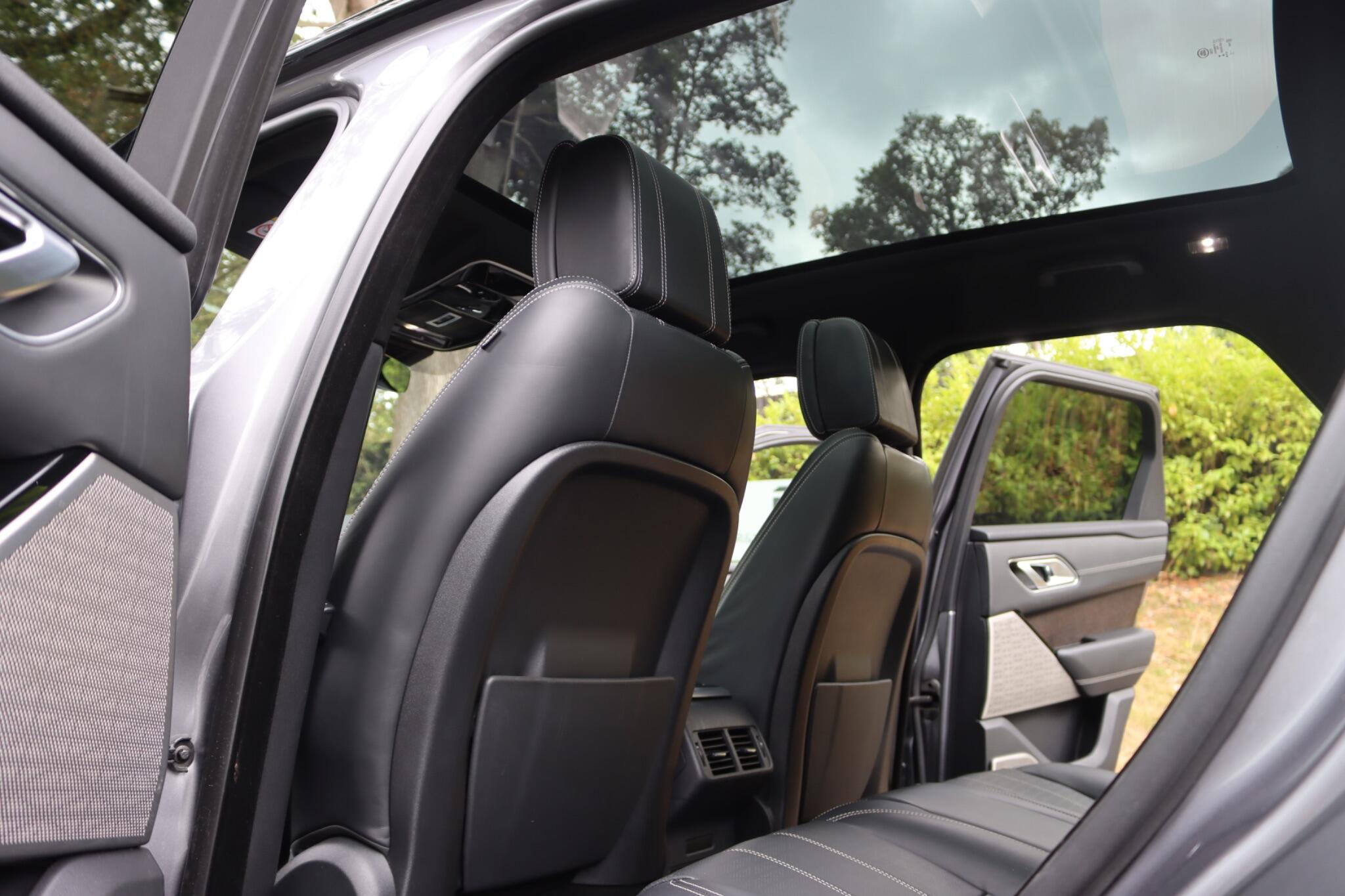 Land Rover Range Rover Velar view 8