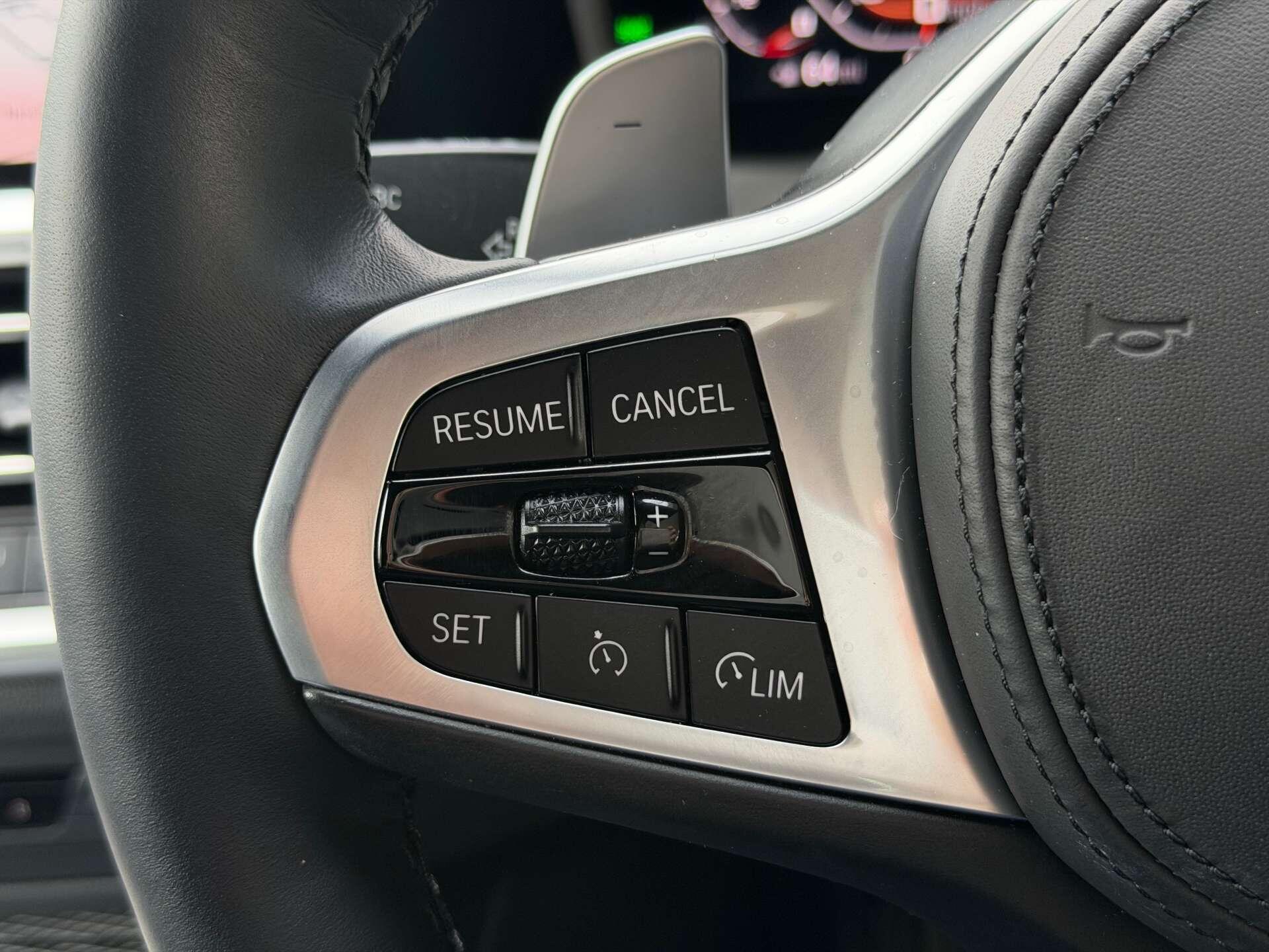BMW 3 Series view 23