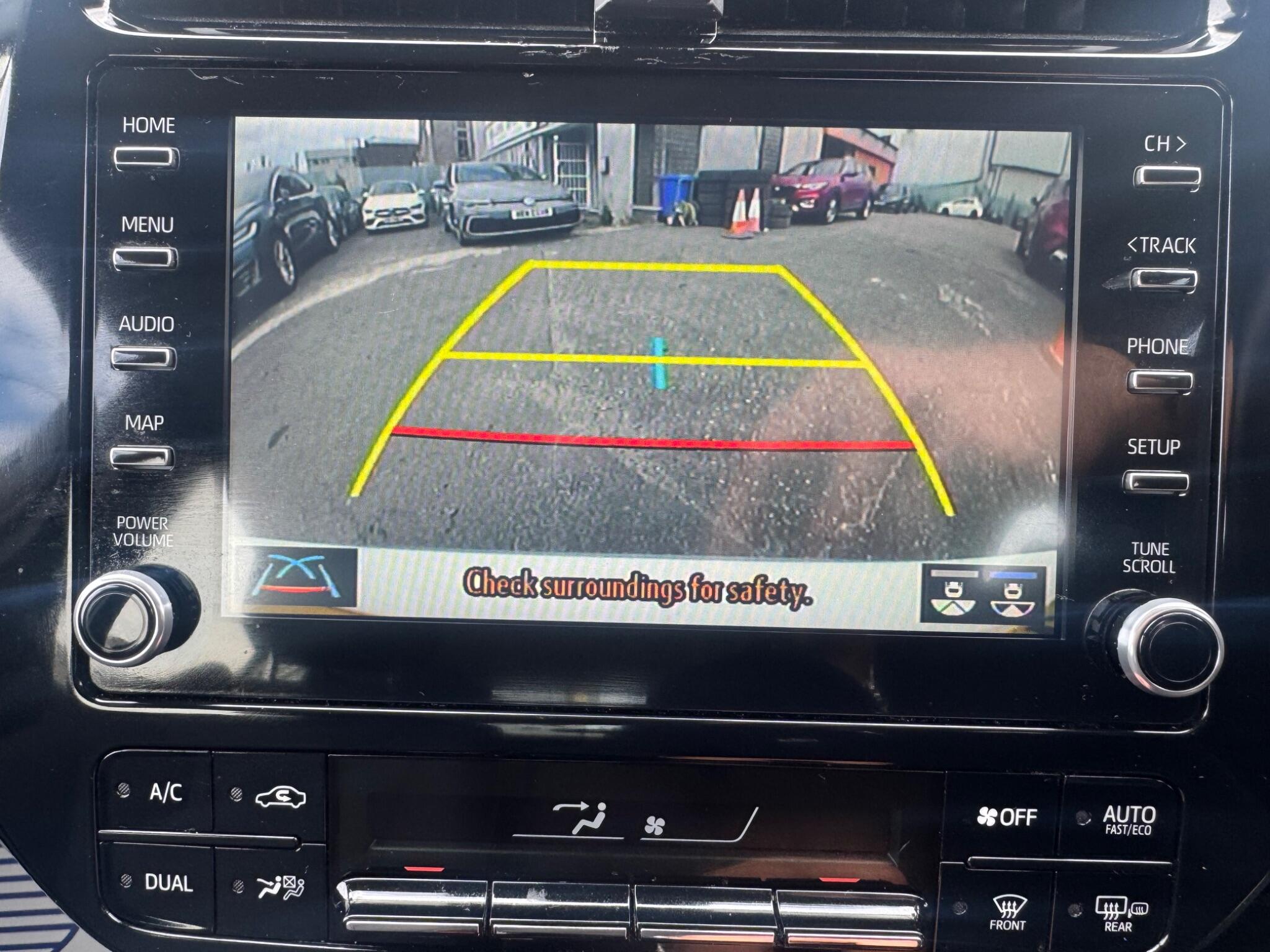 Toyota Prius view 17