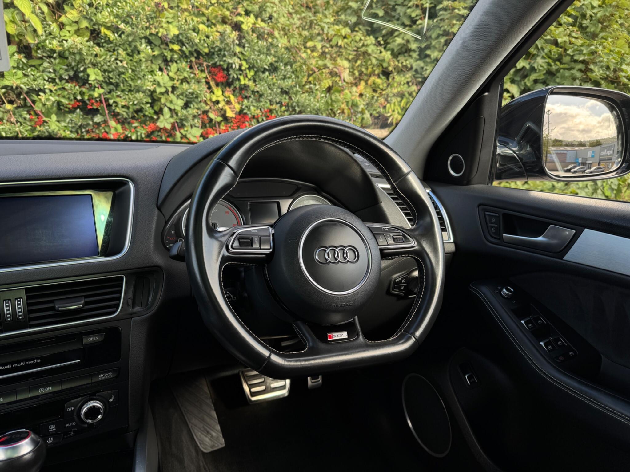 Audi SQ5 view 24