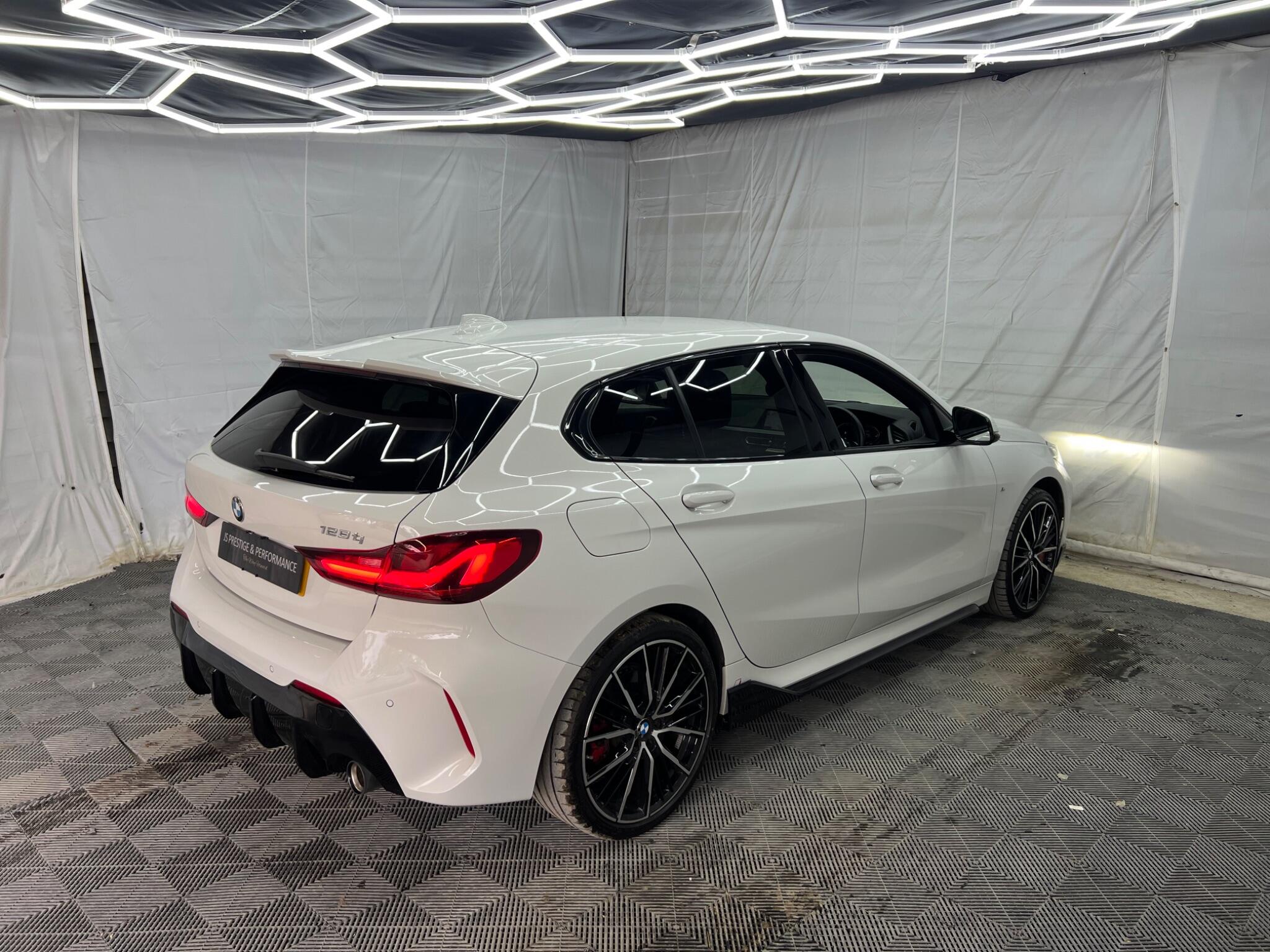 BMW 1 Series view 9
