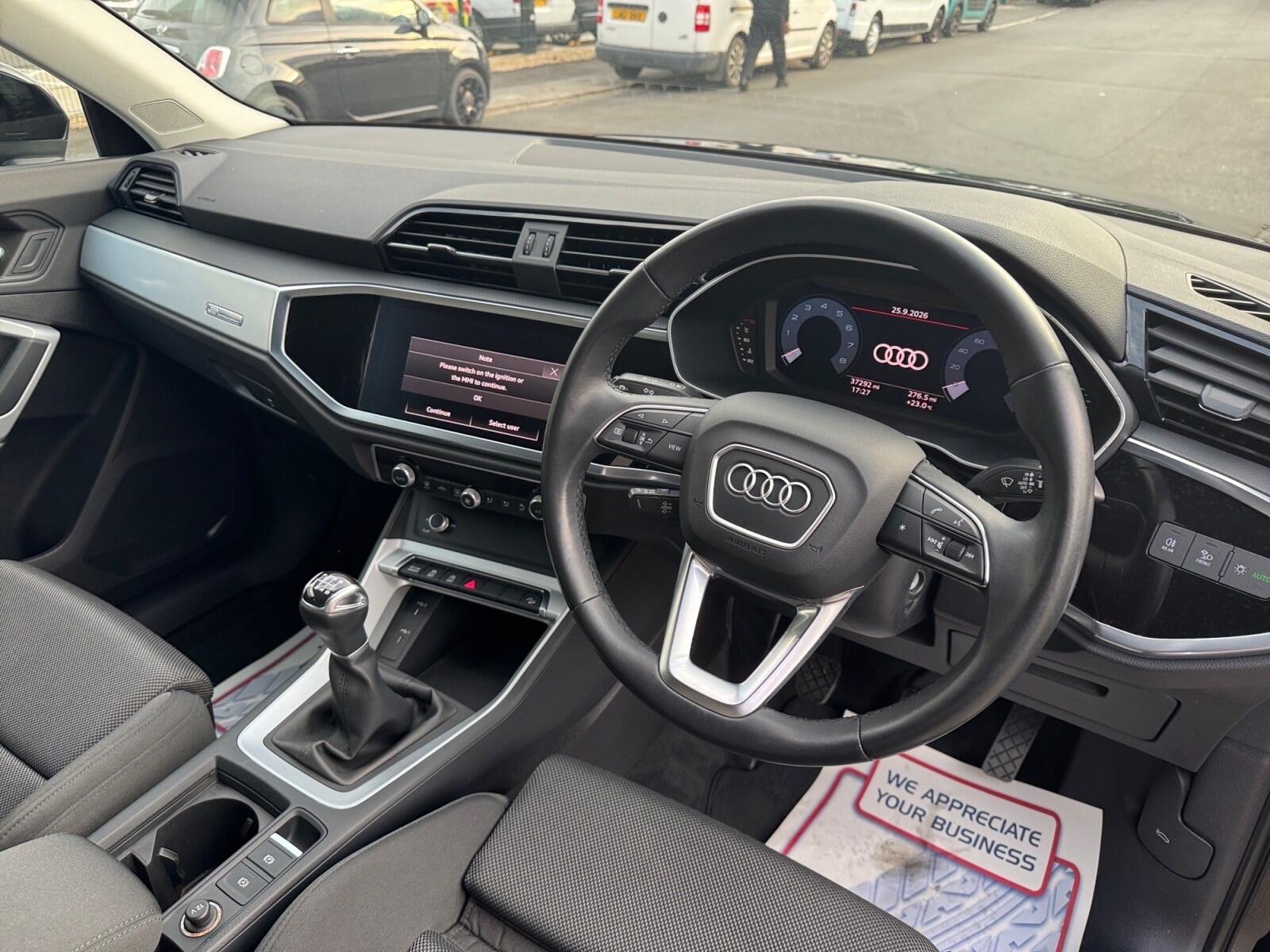 Audi Q3 view 11