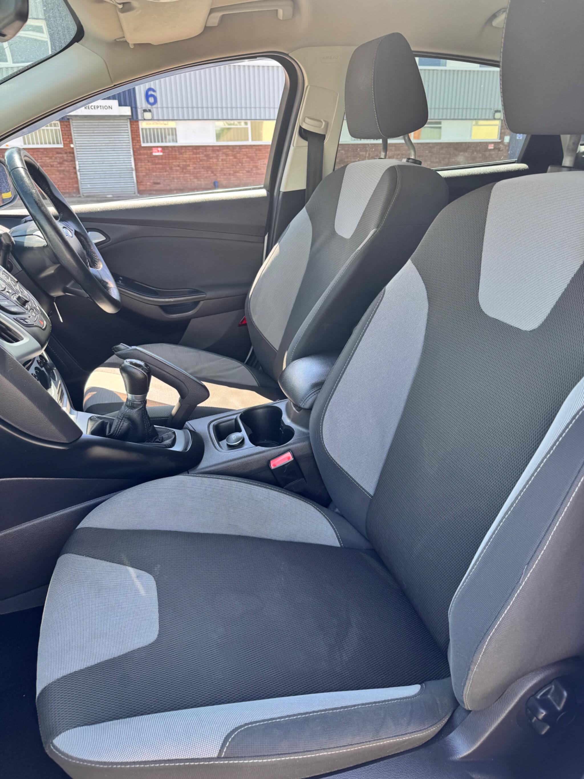 Ford Focus view 44