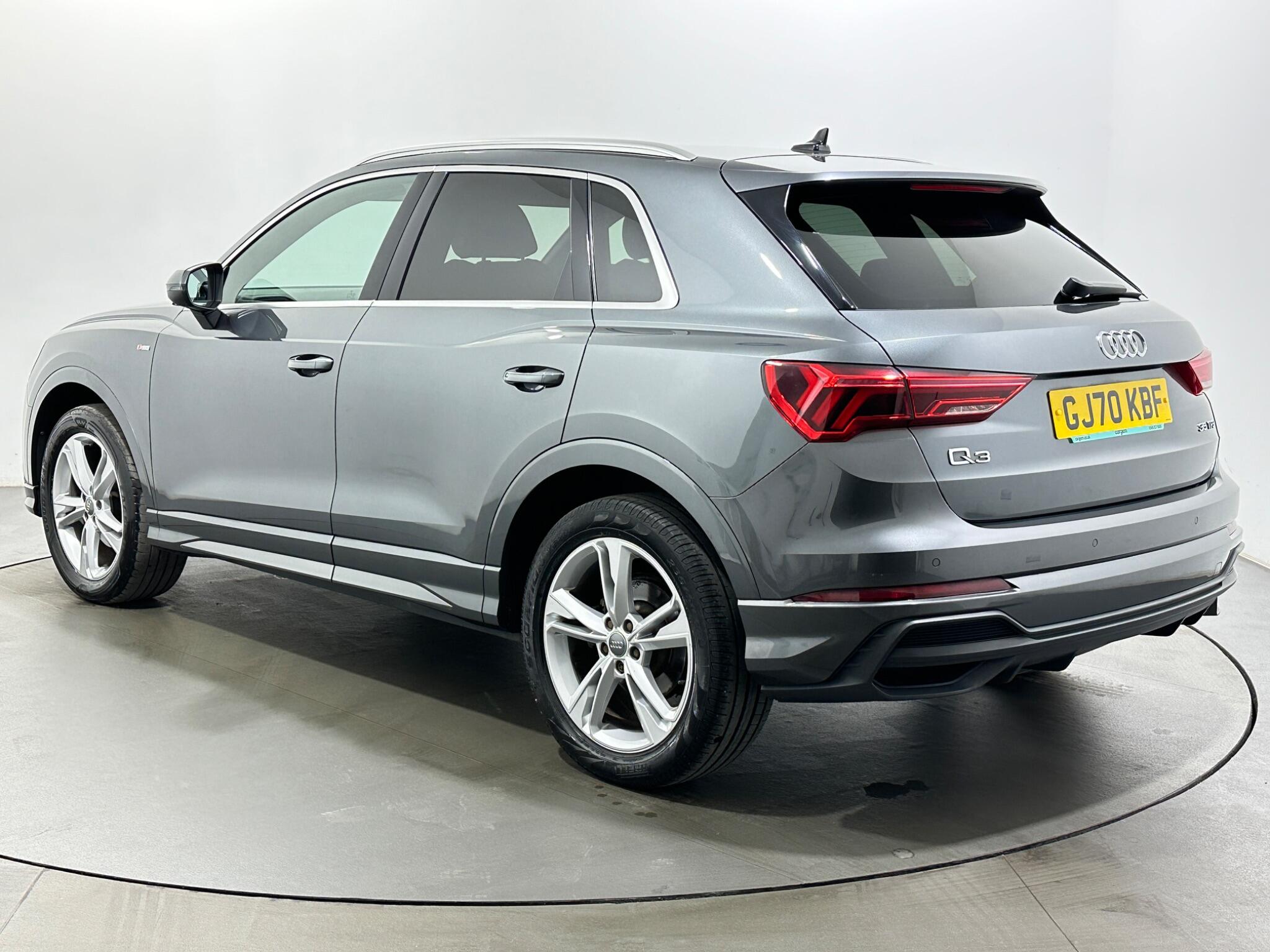 Audi Q3 view 6