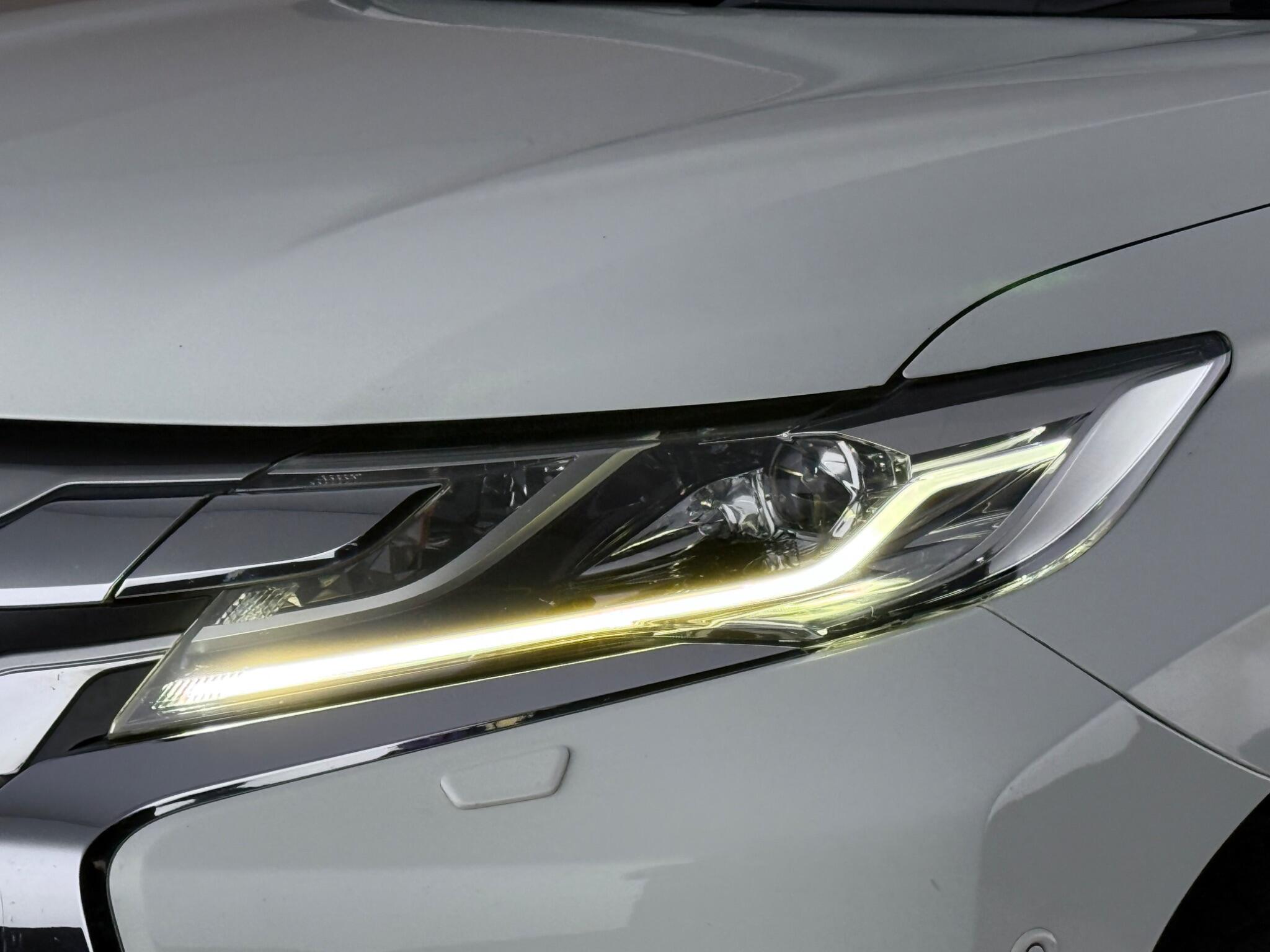 Mitsubishi Shogun Sport view 11