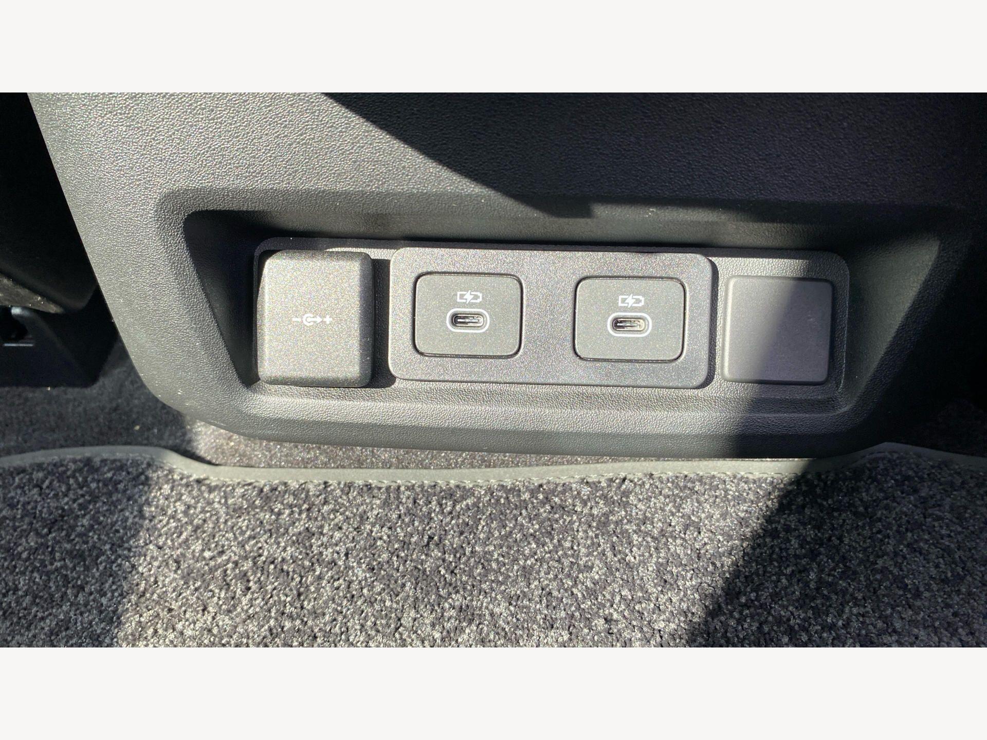Land Rover Discovery view 24