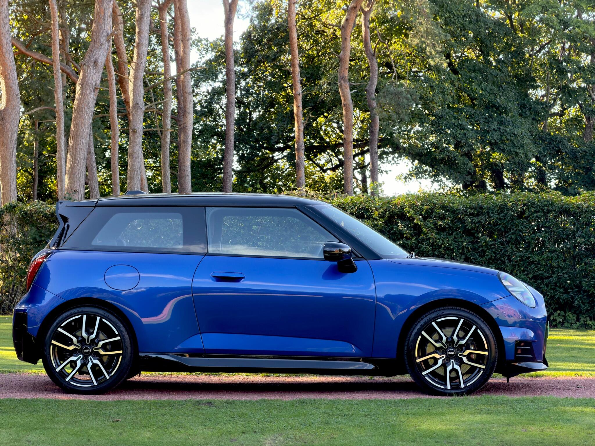 Mini Hatch view 7