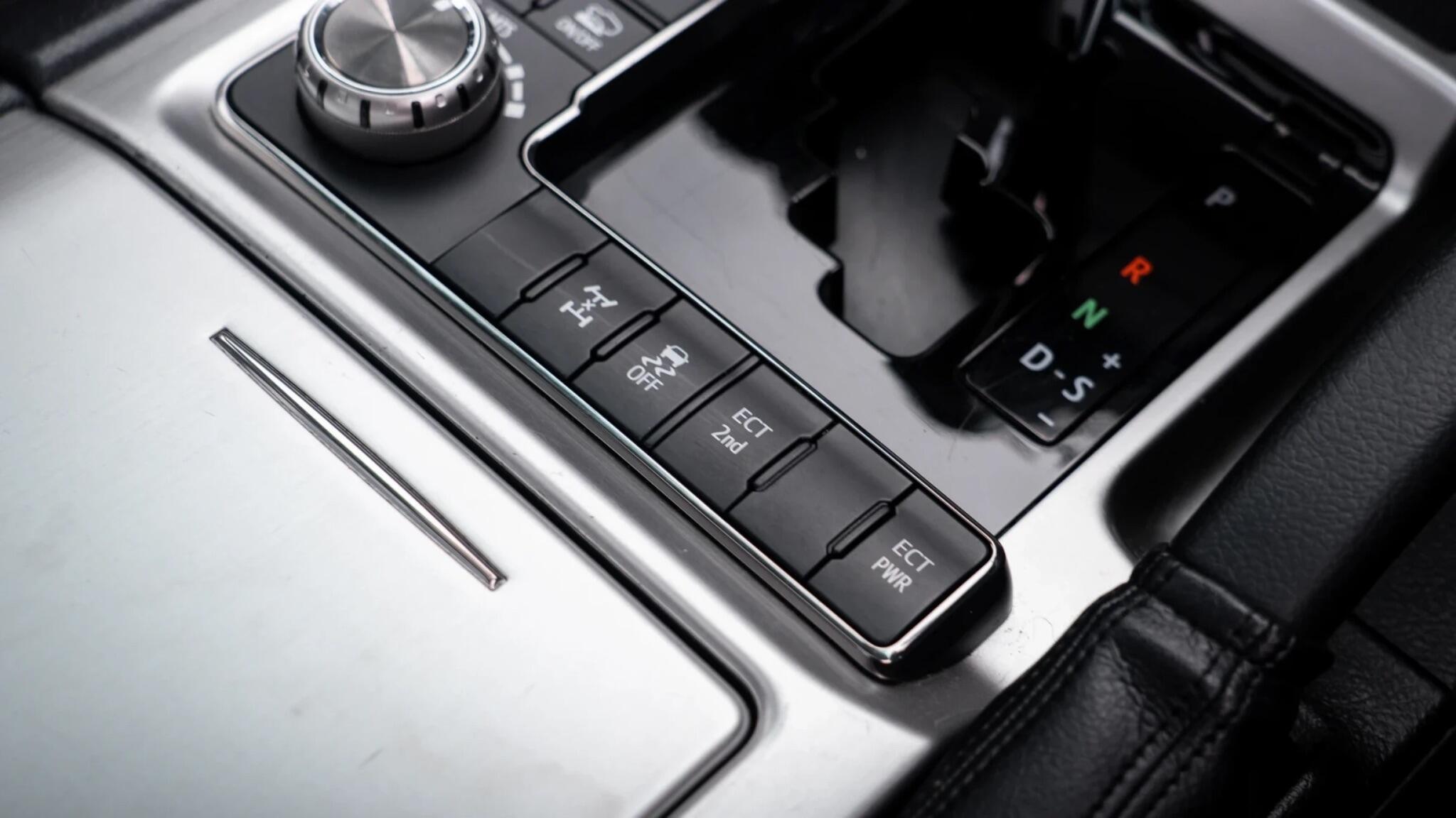 Toyota Land Cruiser view 25