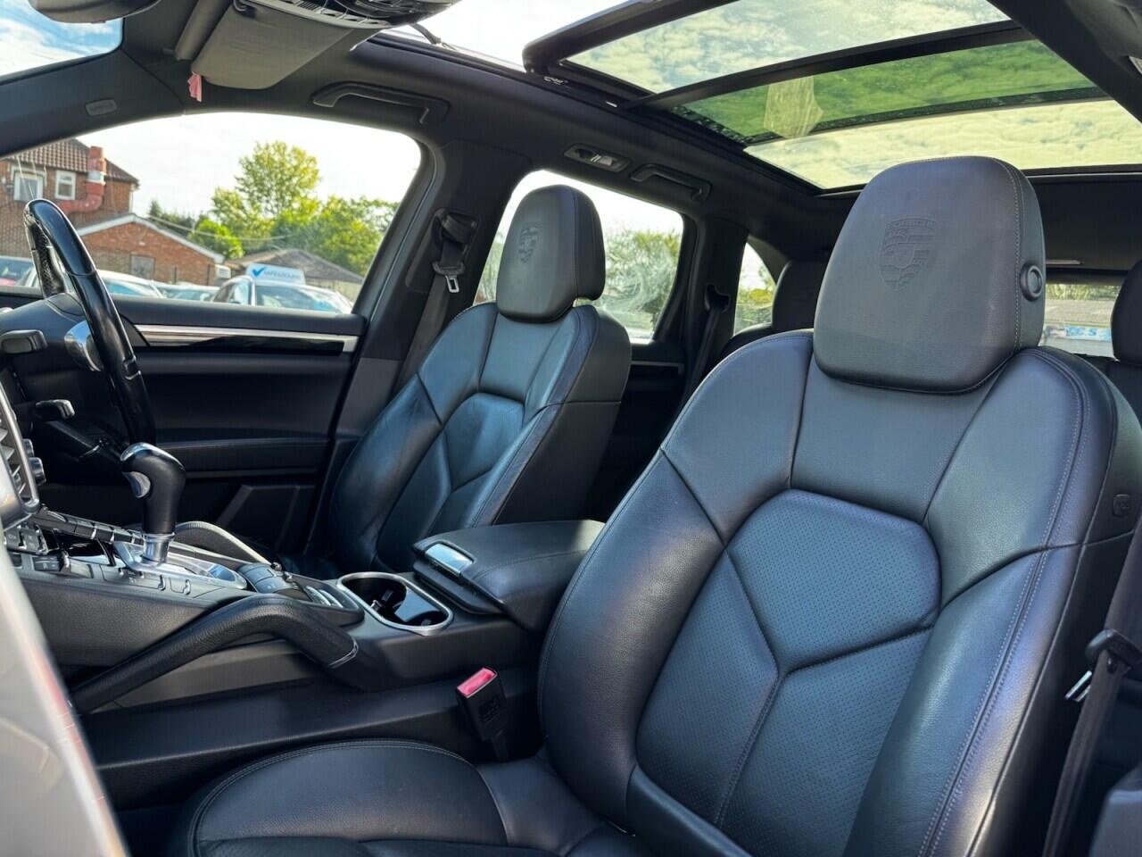 Porsche Cayenne view 45