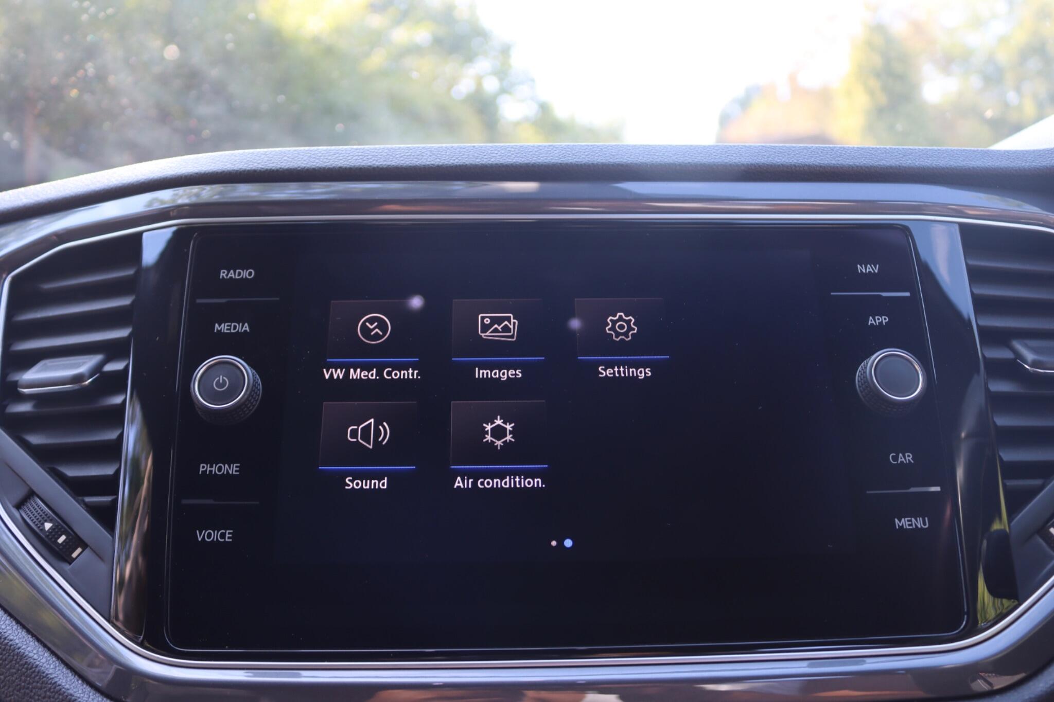 Volkswagen T-Roc view 35