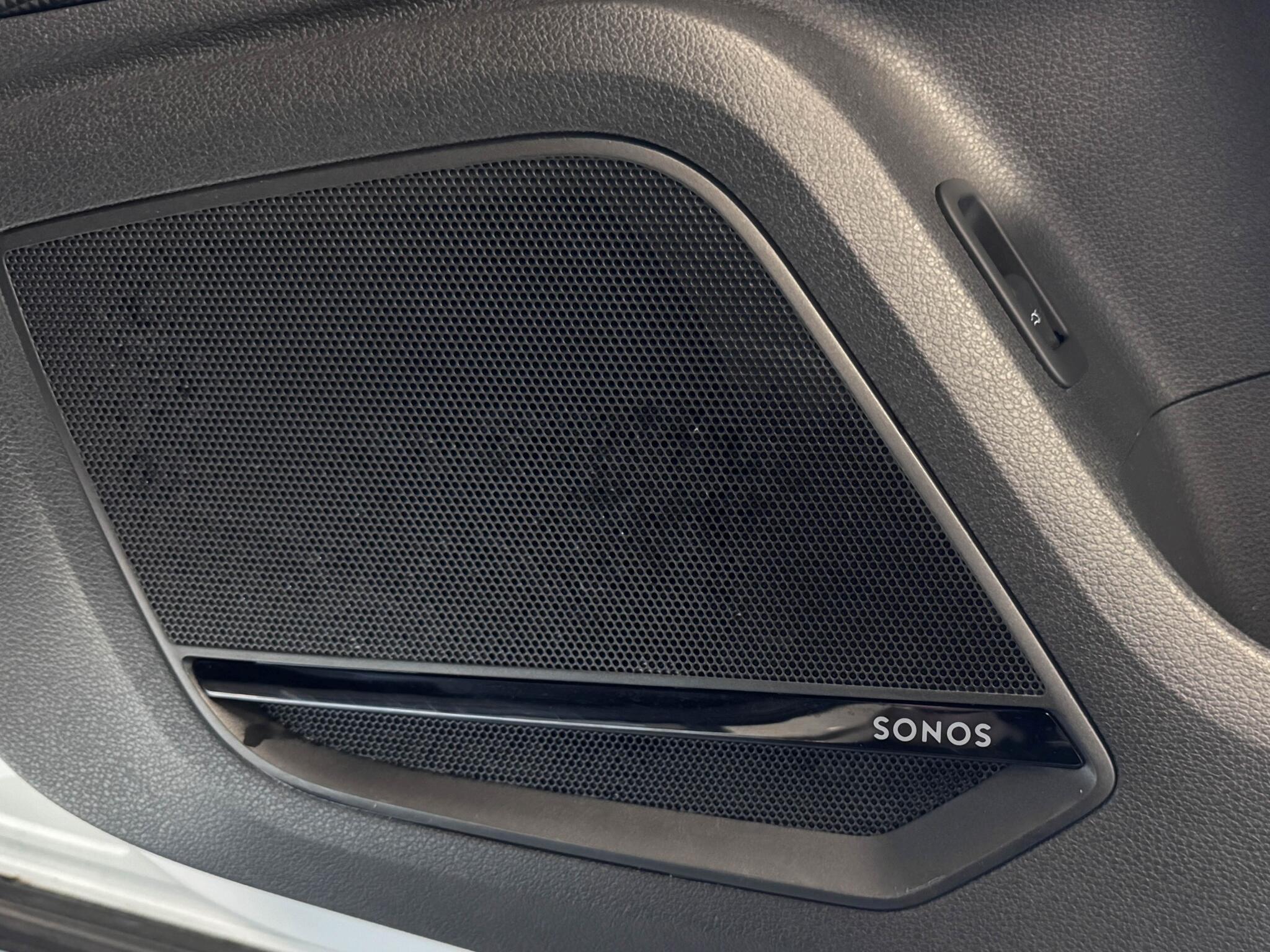 Audi SQ2 view 17
