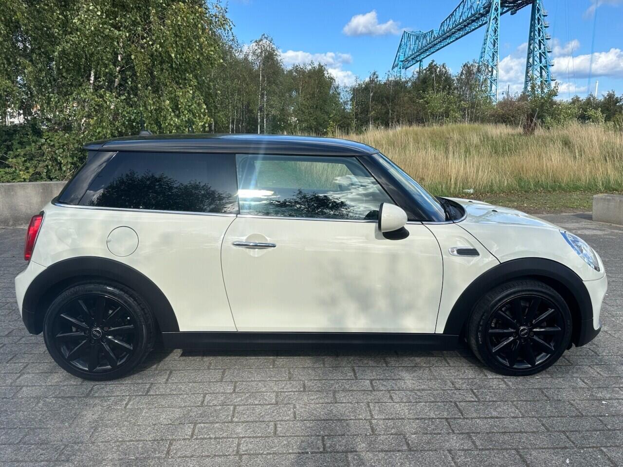 Mini Hatch view 7