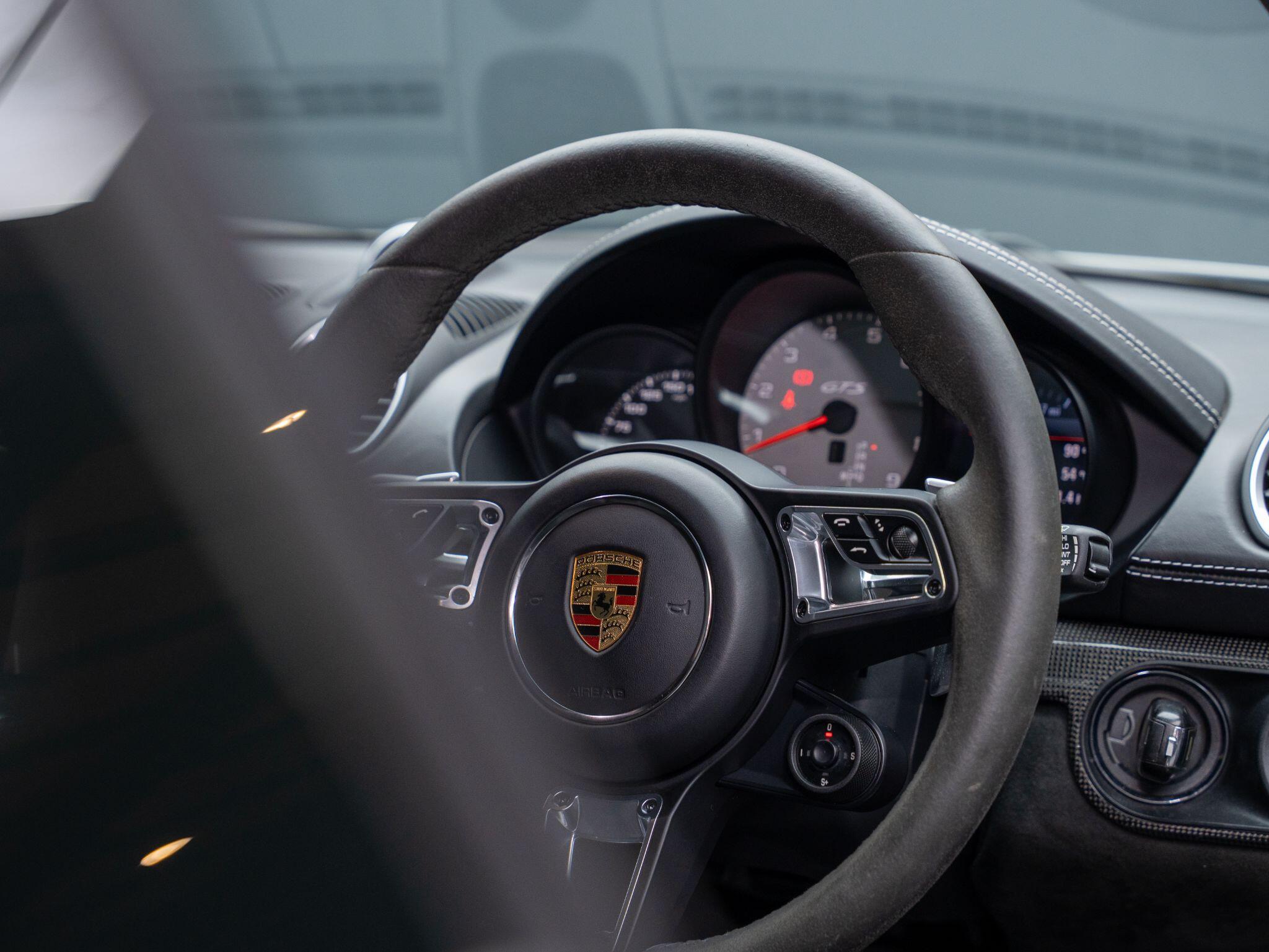 Porsche Cayman view 40