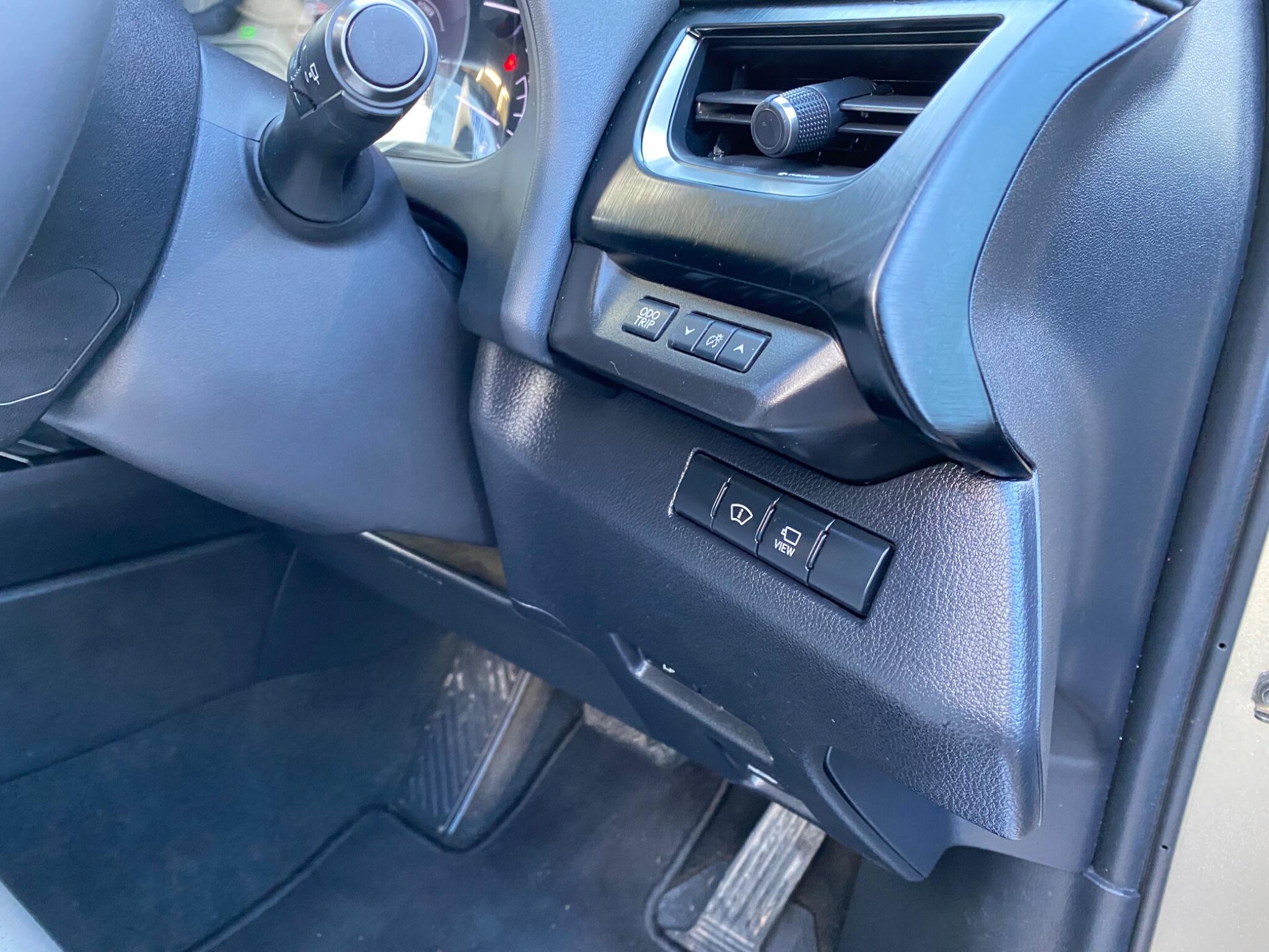 Lexus Ux view 32