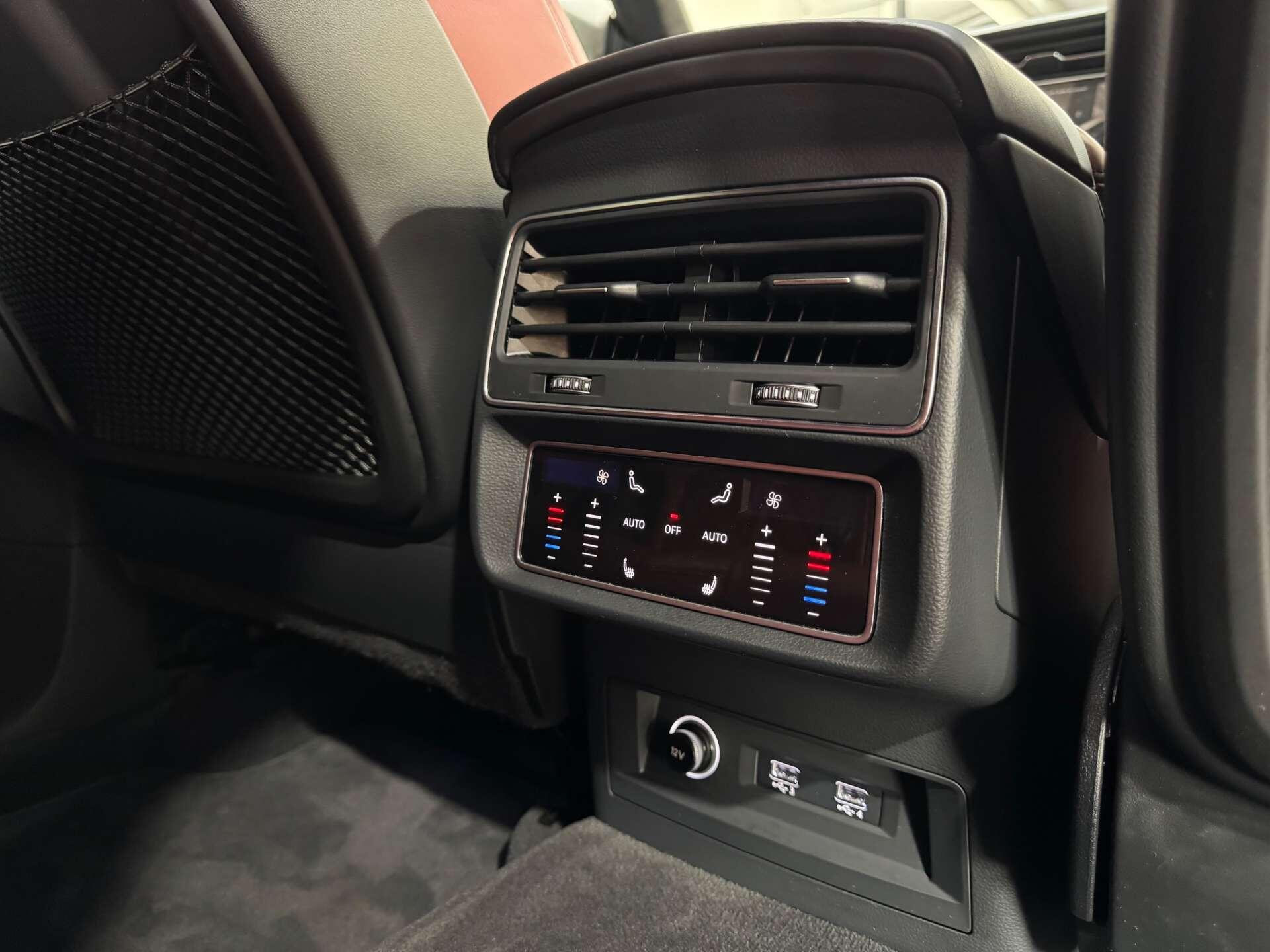 Audi SQ8 view 26