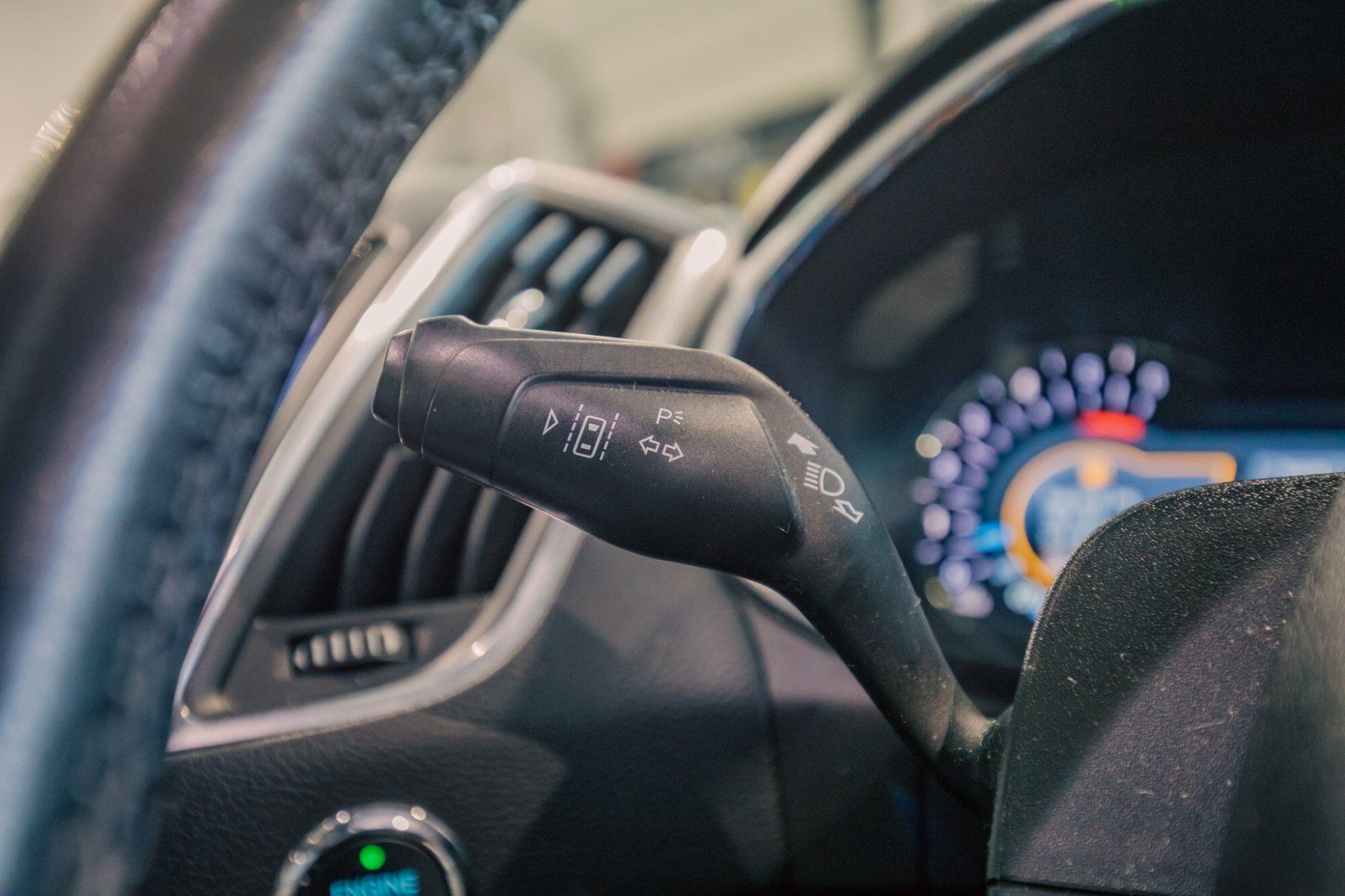 Ford Galaxy view 13
