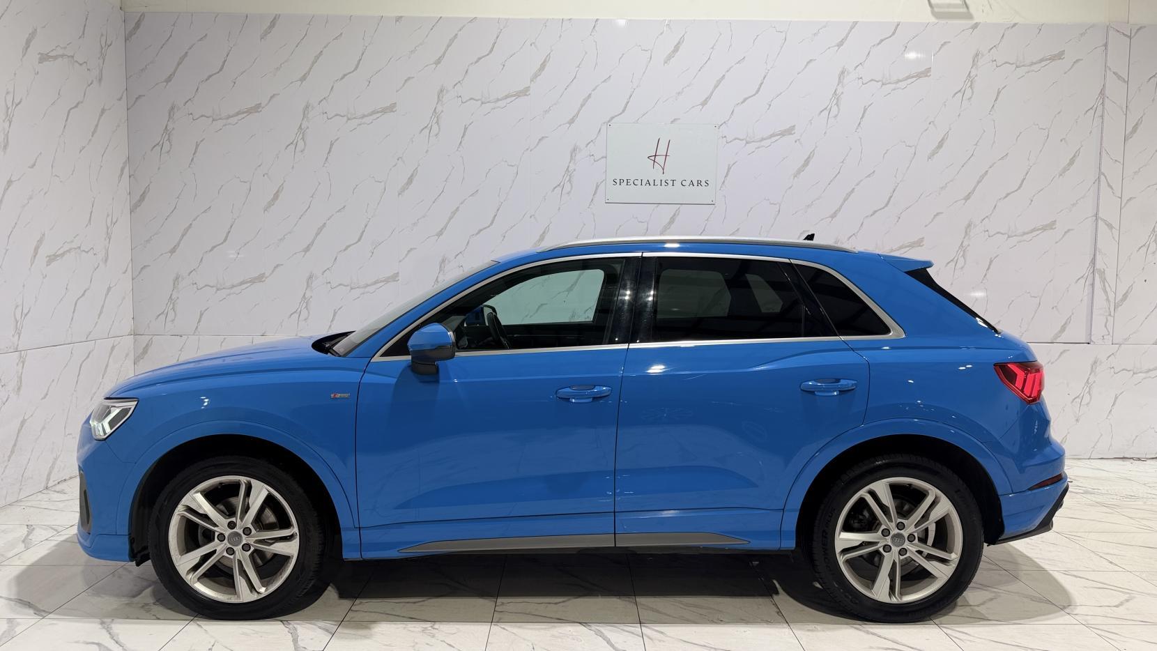 Audi Q3 view 40