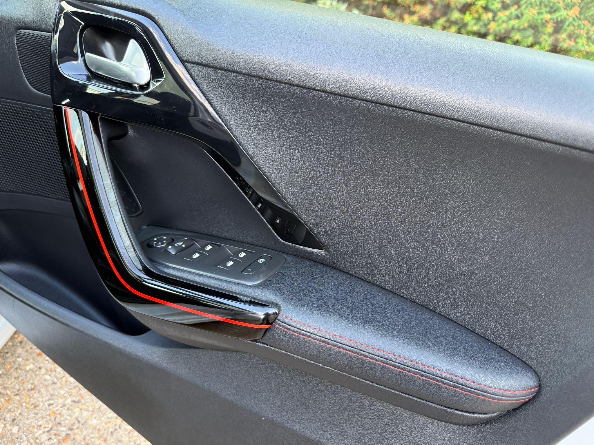 Peugeot 208 view 17