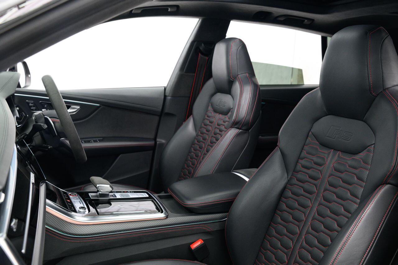 Audi RS Q8 view 32