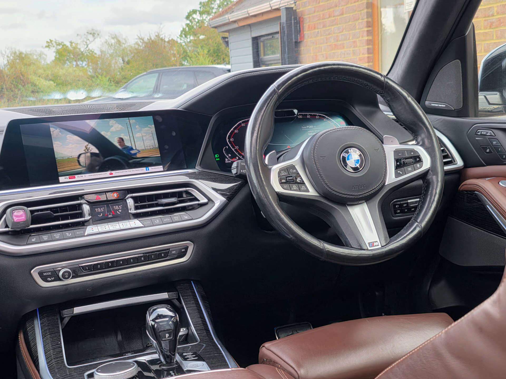 BMW X7 view 17