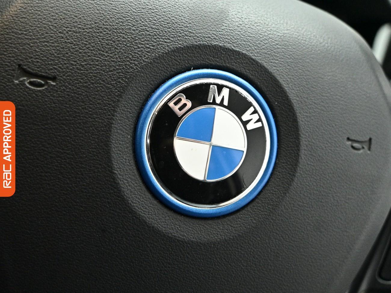 BMW 3 Series view 23