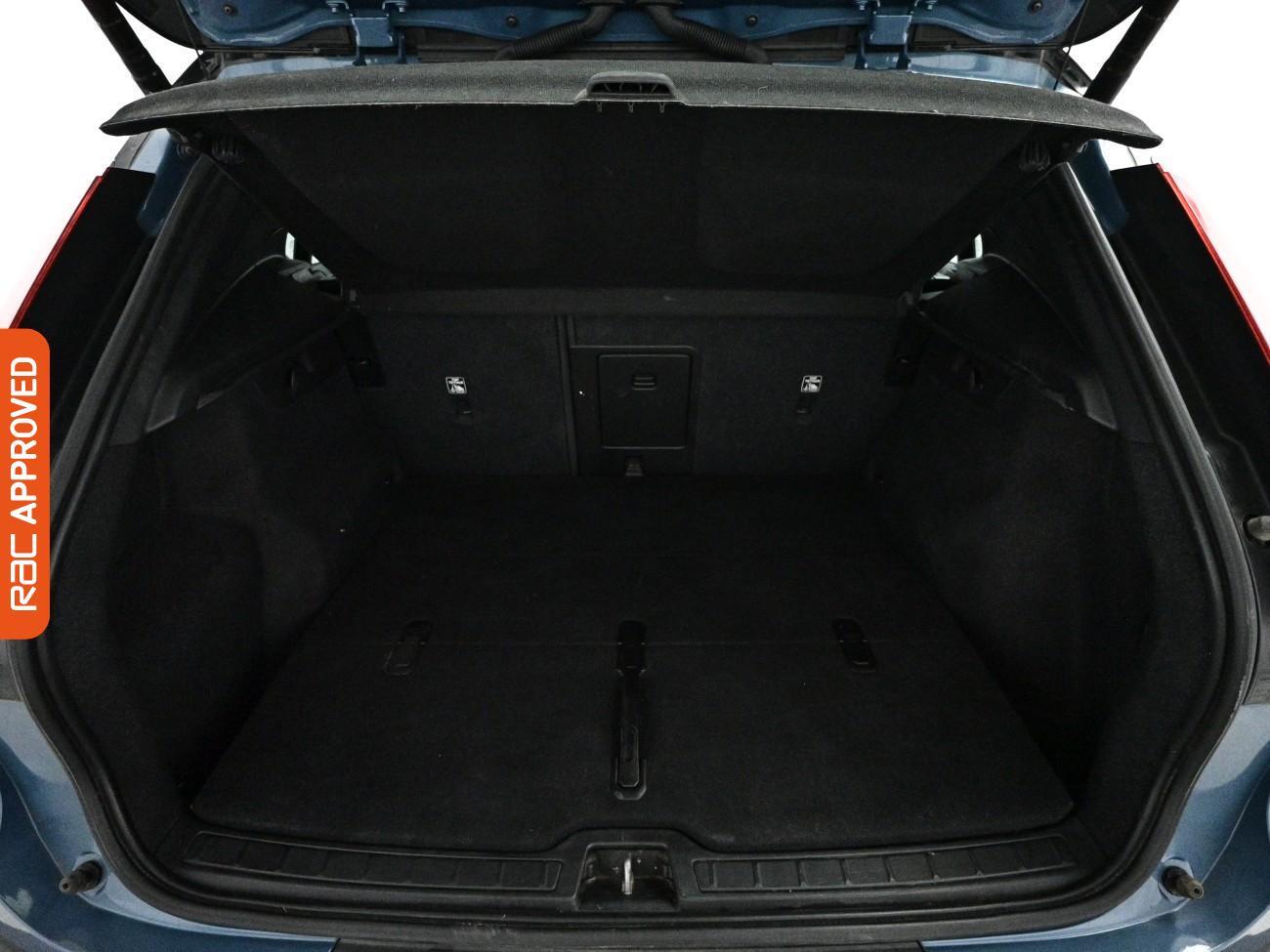 Volvo XC40 view 13