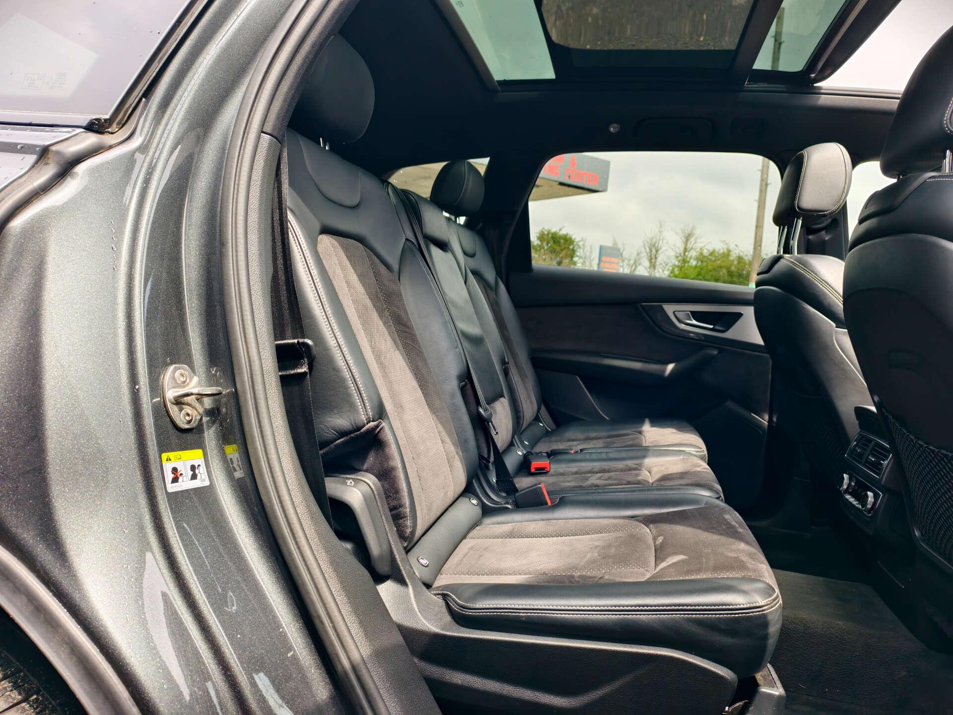 Audi Q7 view 23