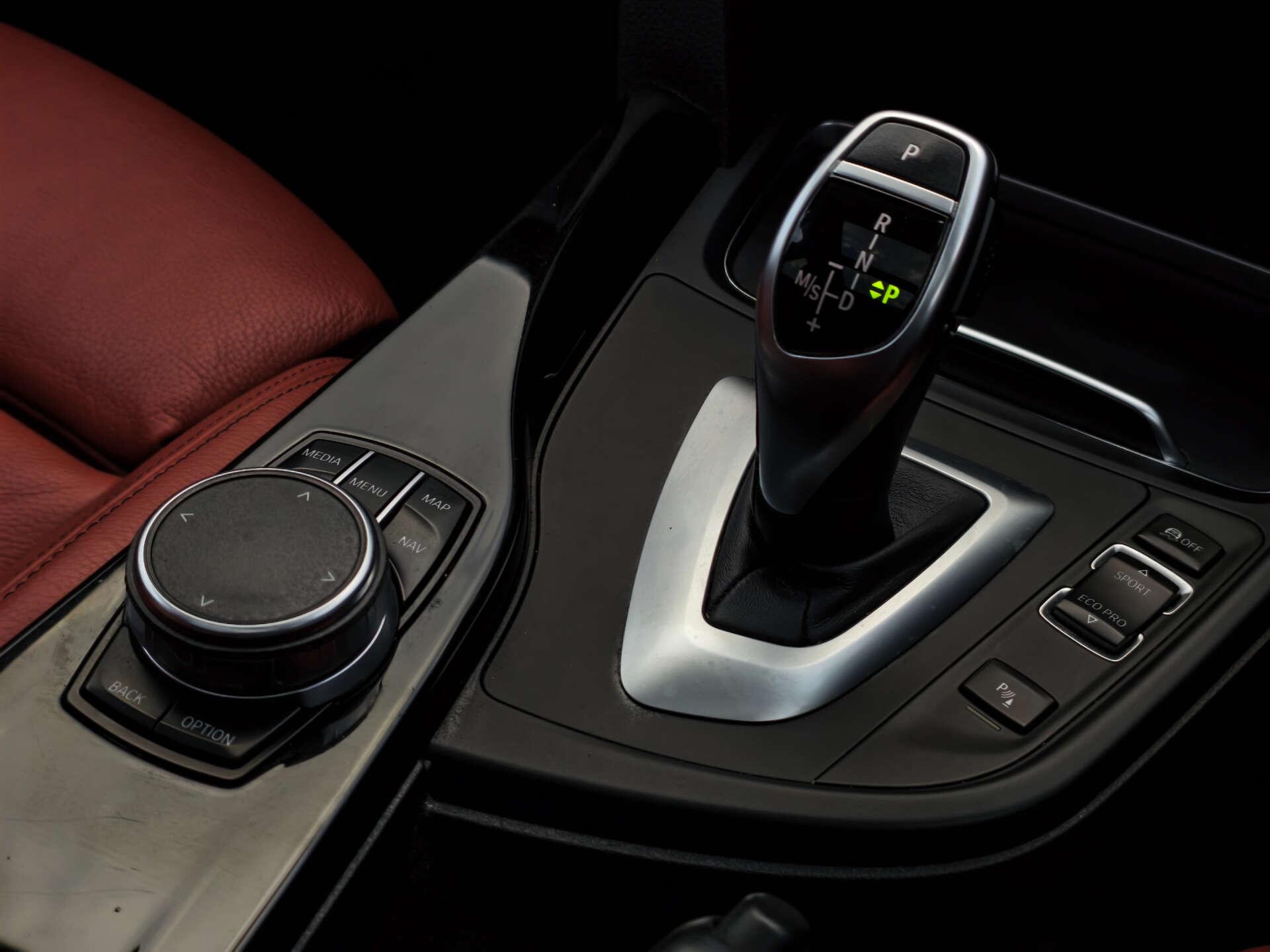 BMW 3 Series view 35