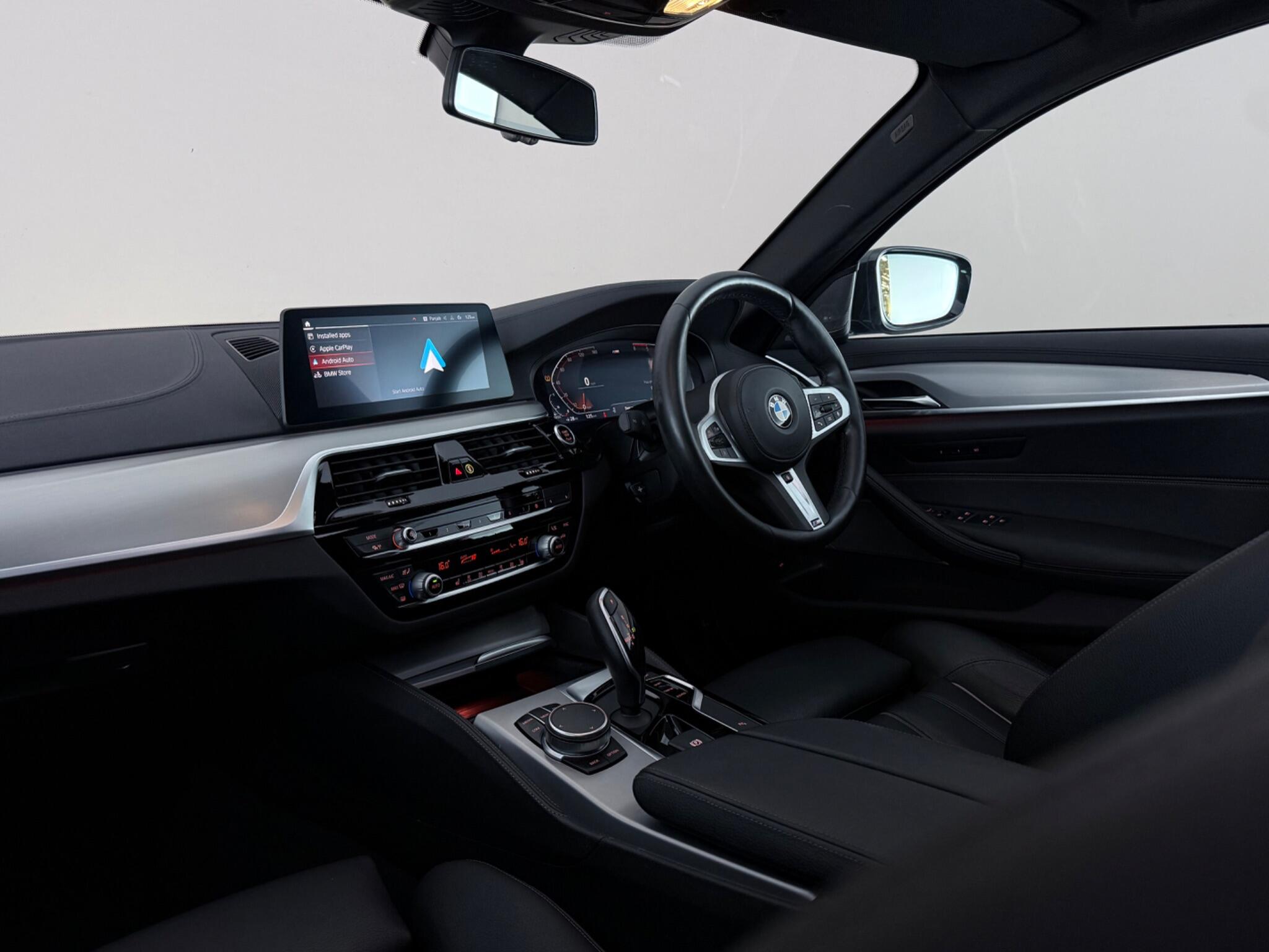 BMW 5 Series view 4