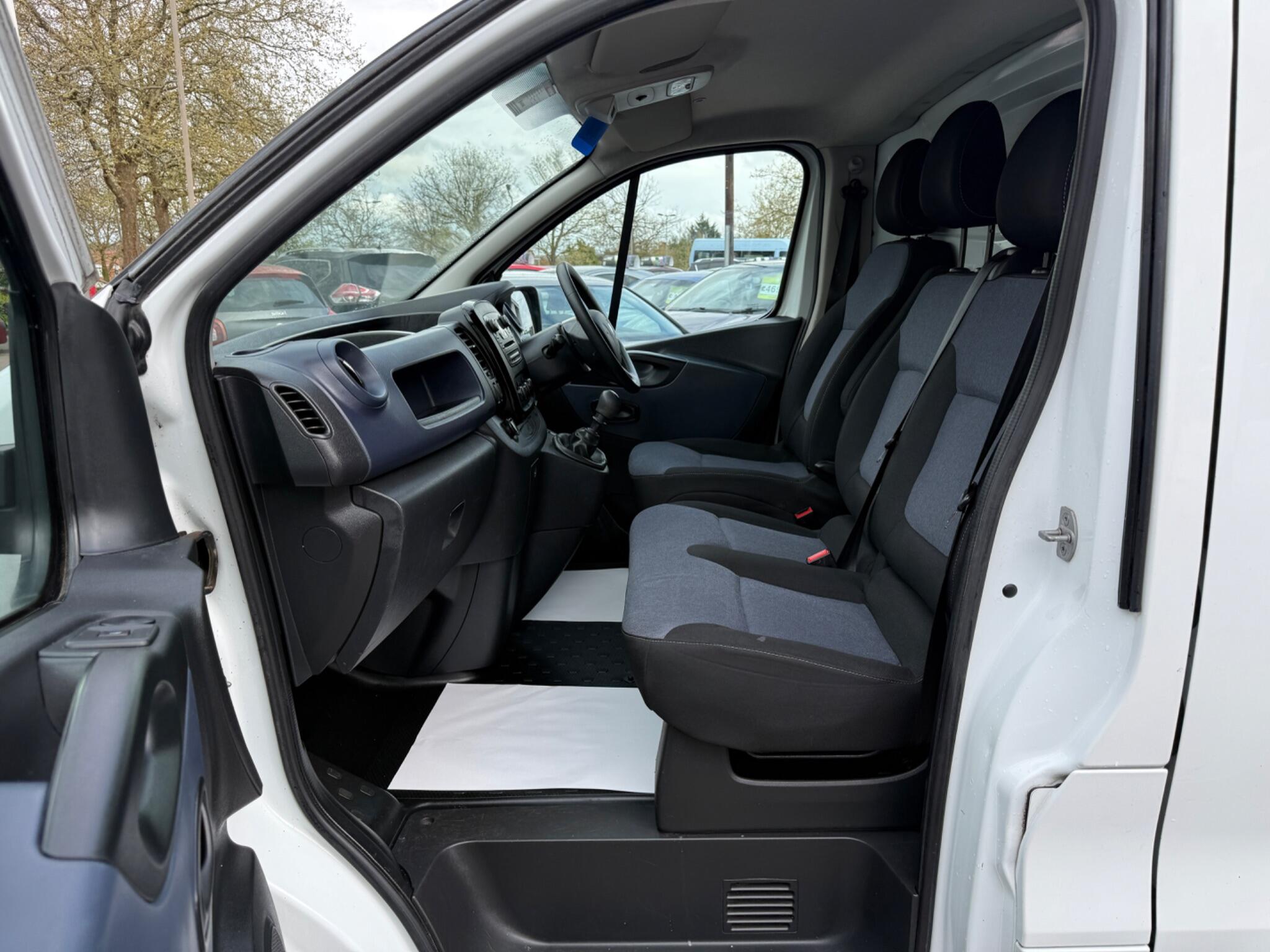 Vauxhall Vivaro - Image 48