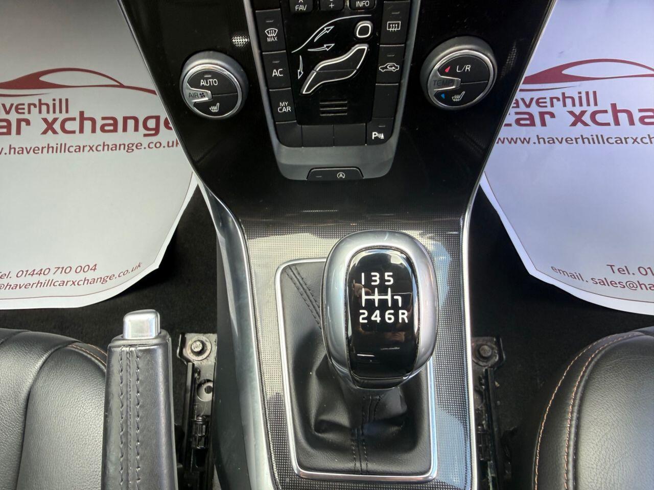 Volvo V40 Cross Country view 21