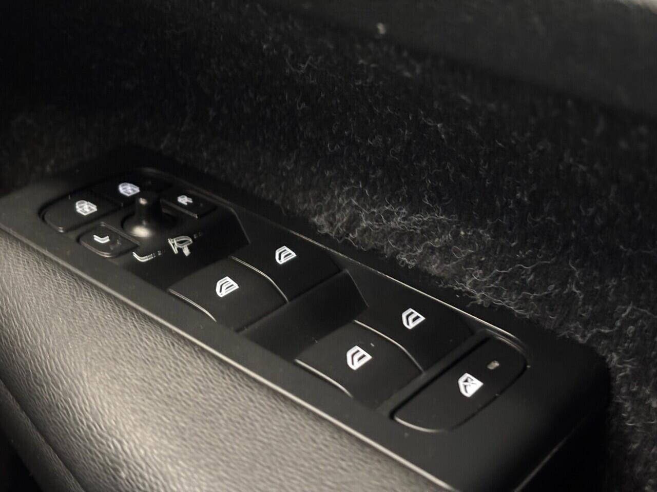 Volvo XC40 view 38