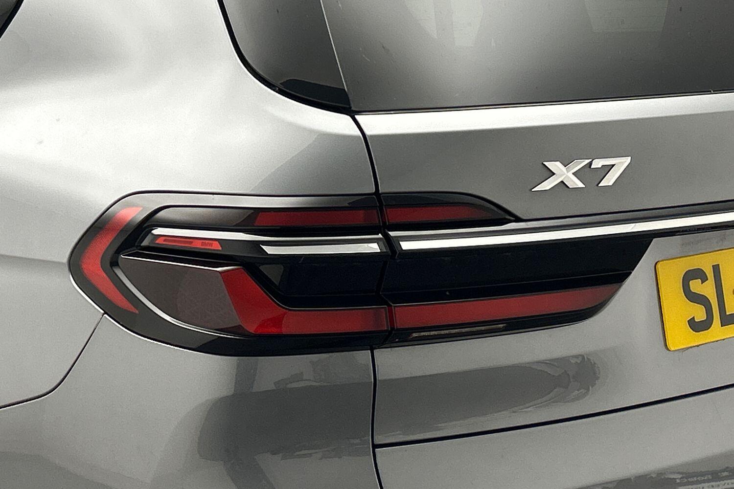 BMW X7 view 20
