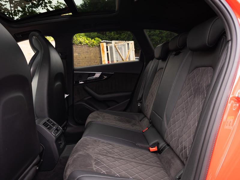 Audi RS4 view 6