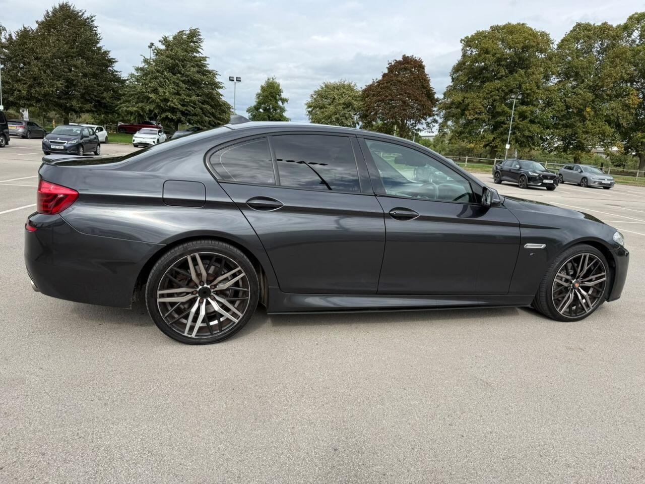 BMW 5 Series view 17