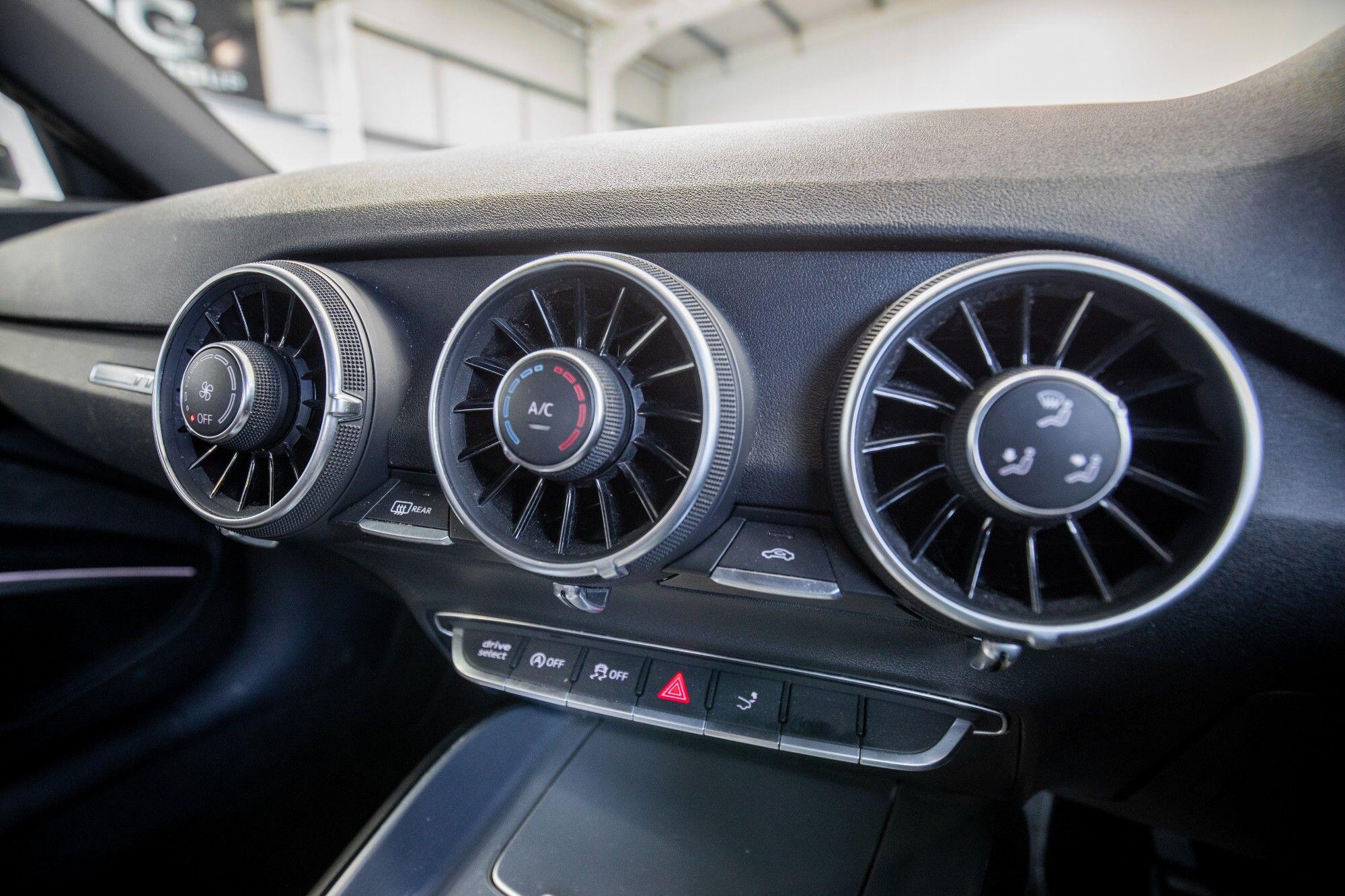Audi TT view 25