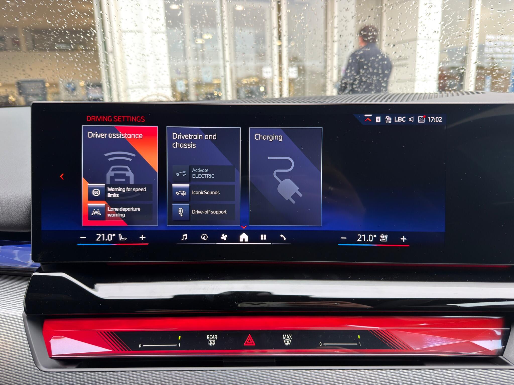 BMW 5 Series view 24