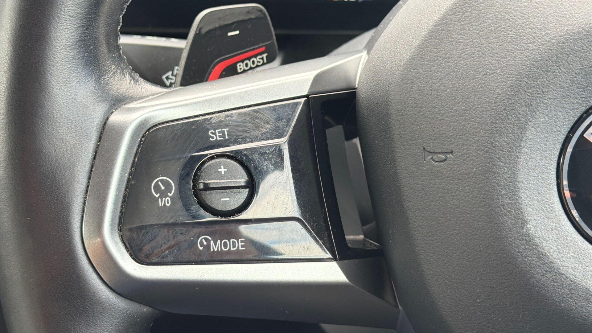 BMW 5 Series view 17